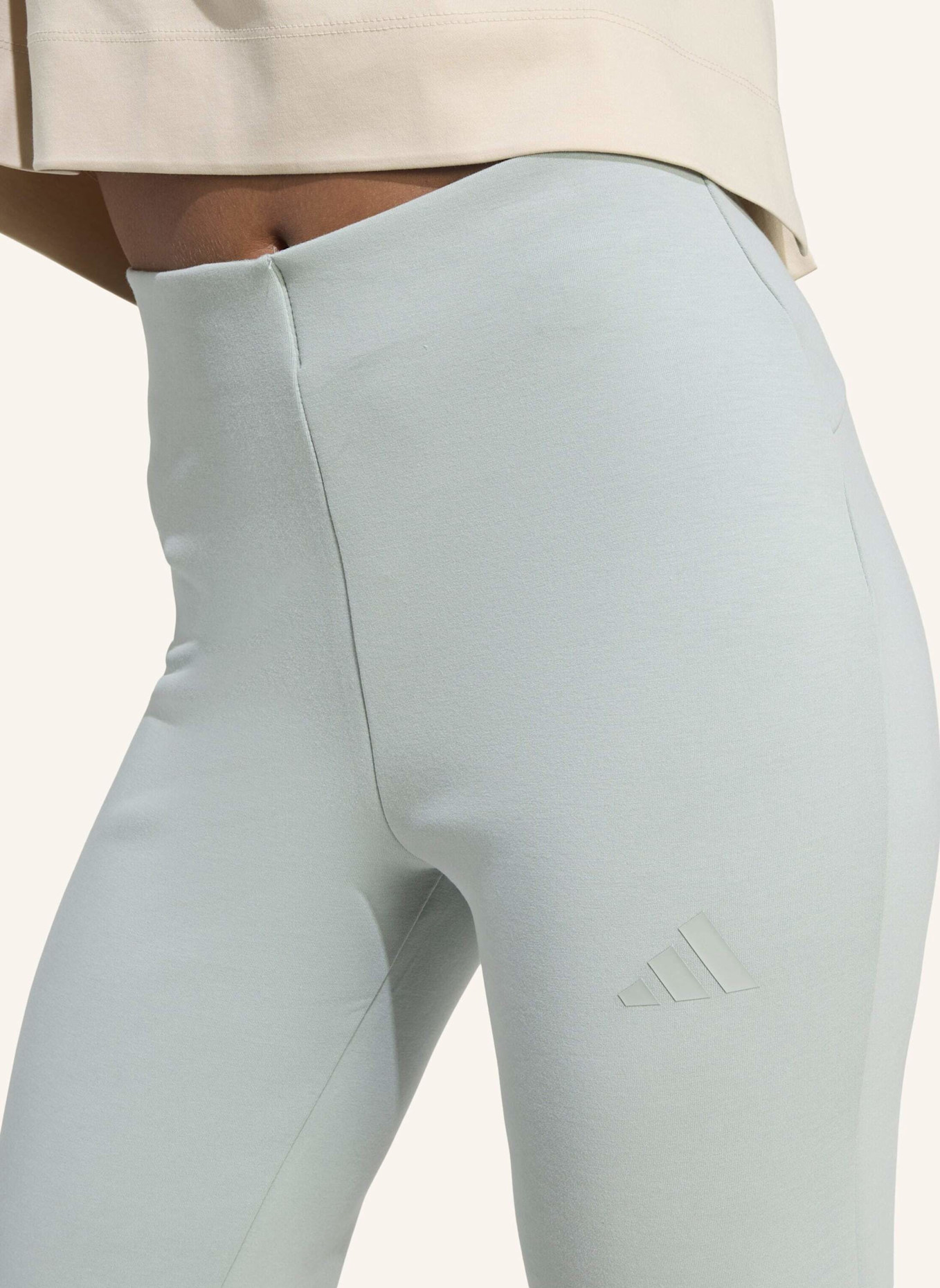 adidas Hose SOFT LUX FLARED: GRÜN