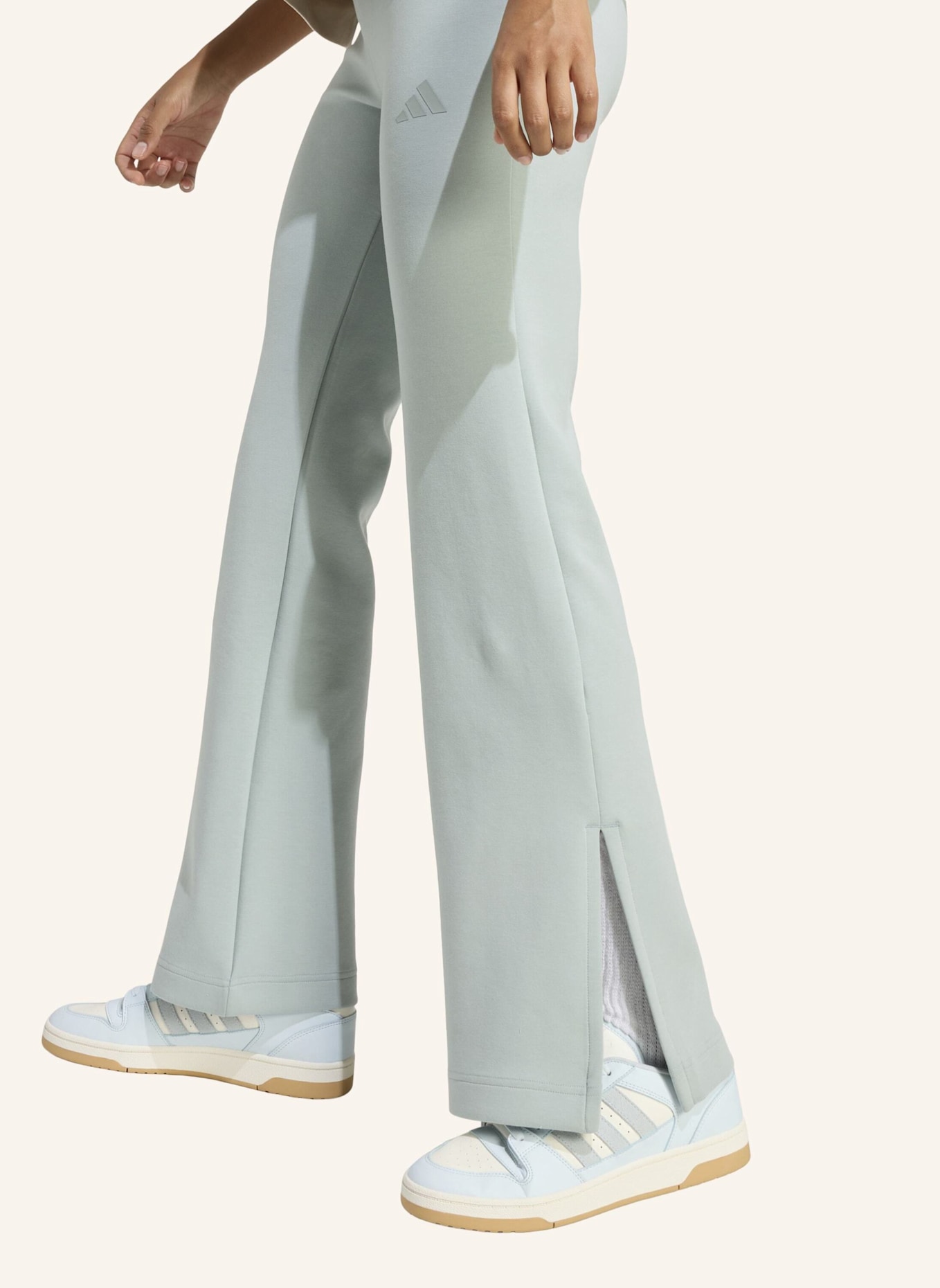 adidas Hose SOFT LUX FLARED: GRÜN