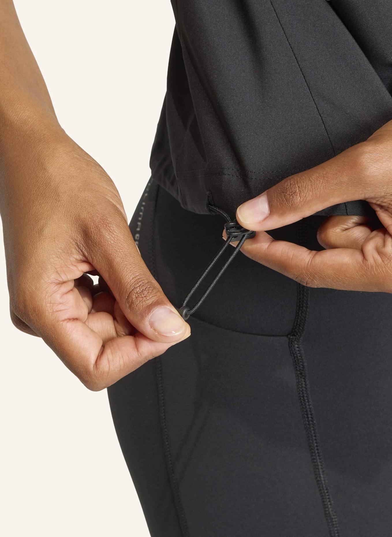 adidas ADI365 RUNNING ESSENTIALS WESTE: SCHWARZ