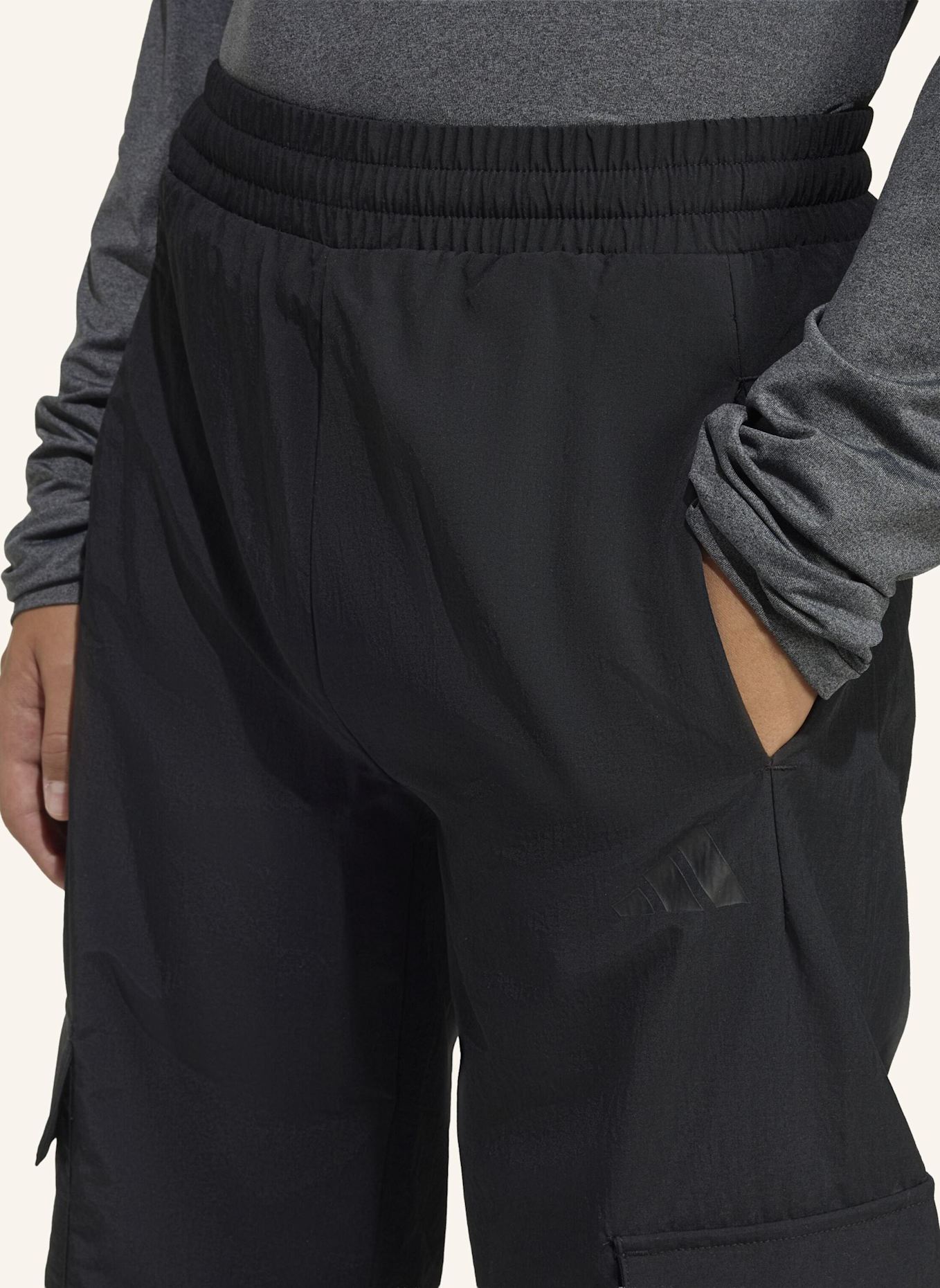 adidas FUTURE ICONS CARGO O-SHAPED LONGER LENGTH HOSE: SCHWARZ