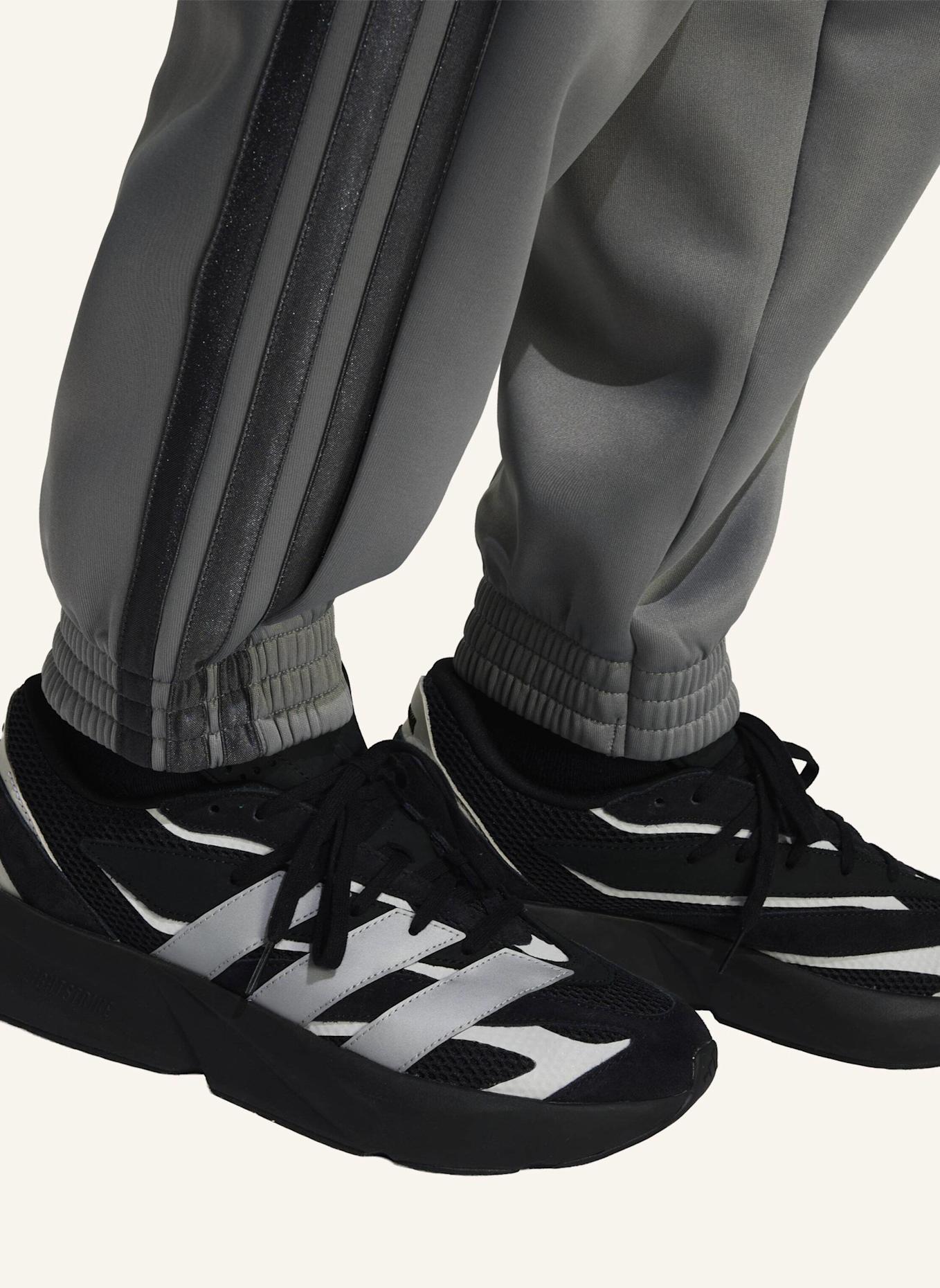 adidas STADIUM TRAININGSHOSE: GRAU