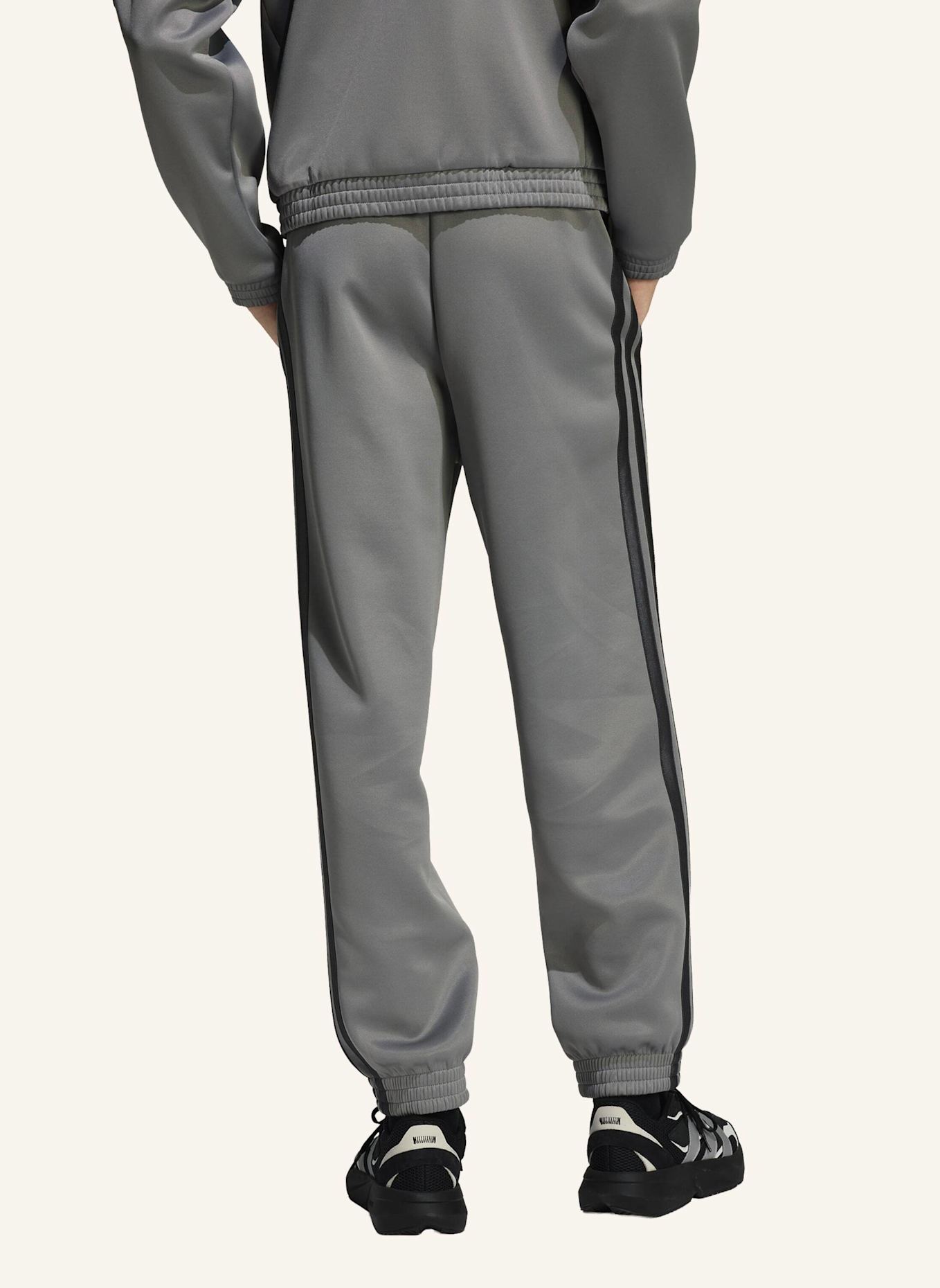 adidas STADIUM TRAININGSHOSE: GRAU