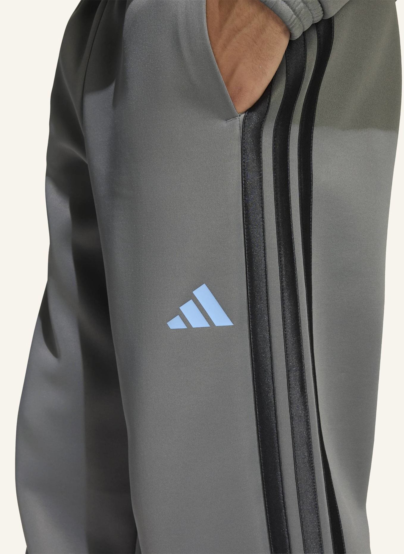 adidas STADIUM TRAININGSHOSE: GRAU