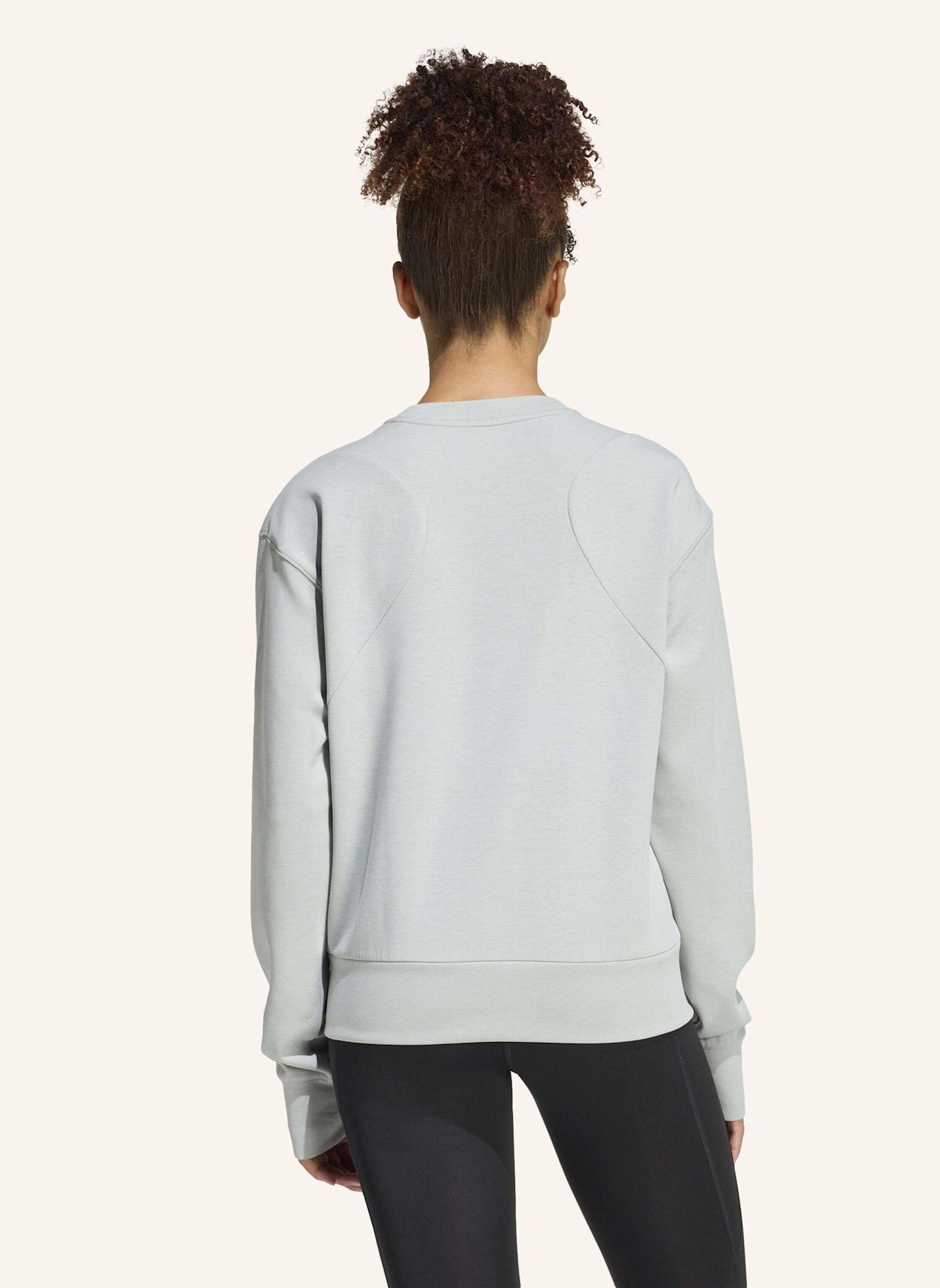 adidas FÜR DAS TRAINING ENTWORFENES WARM-UP SWEATSHIRT MIT RUNDHALSAUSSCHNITT: GRÜN