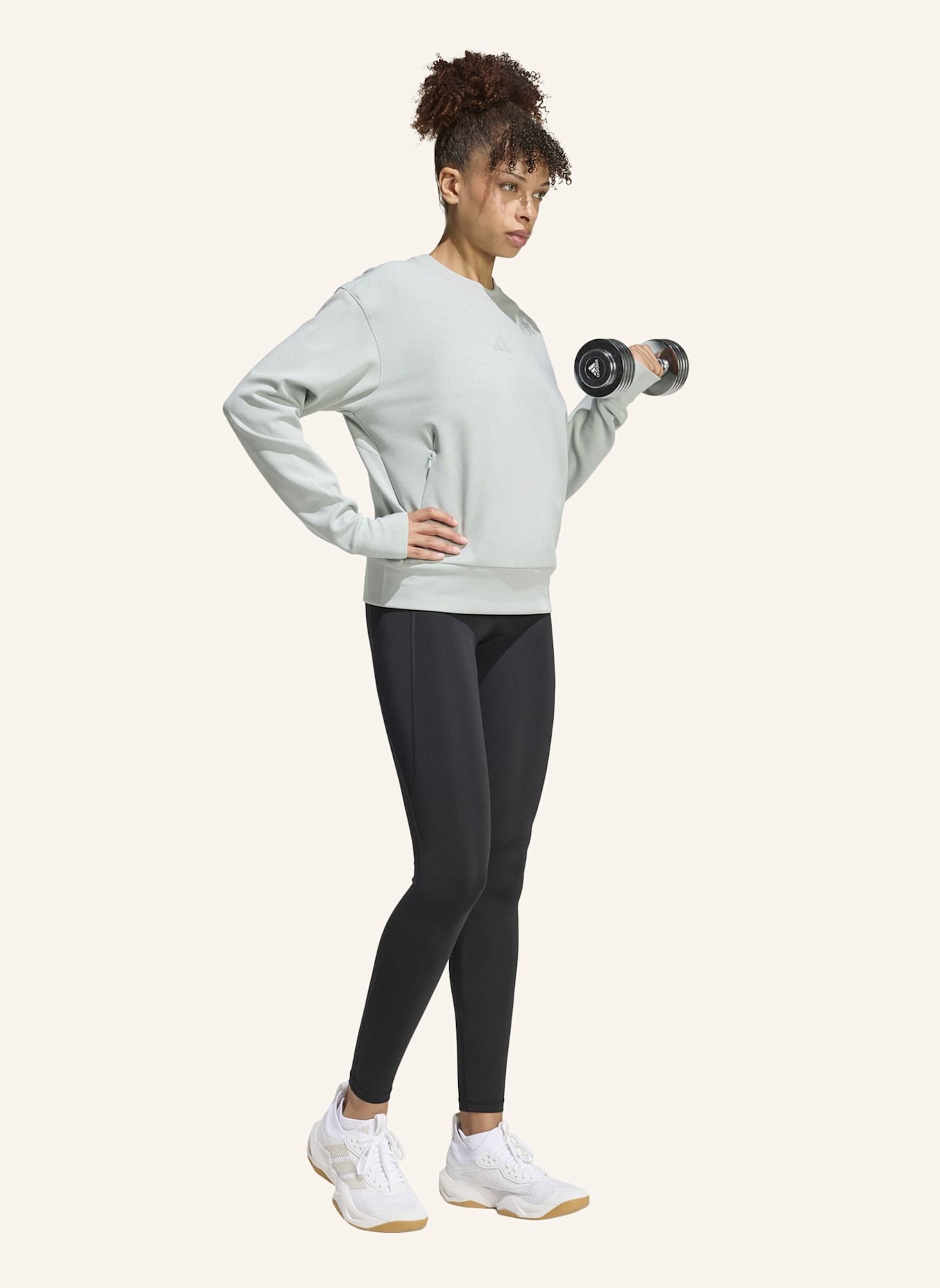 adidas FÜR DAS TRAINING ENTWORFENES WARM-UP SWEATSHIRT MIT RUNDHALSAUSSCHNITT: GRÜN