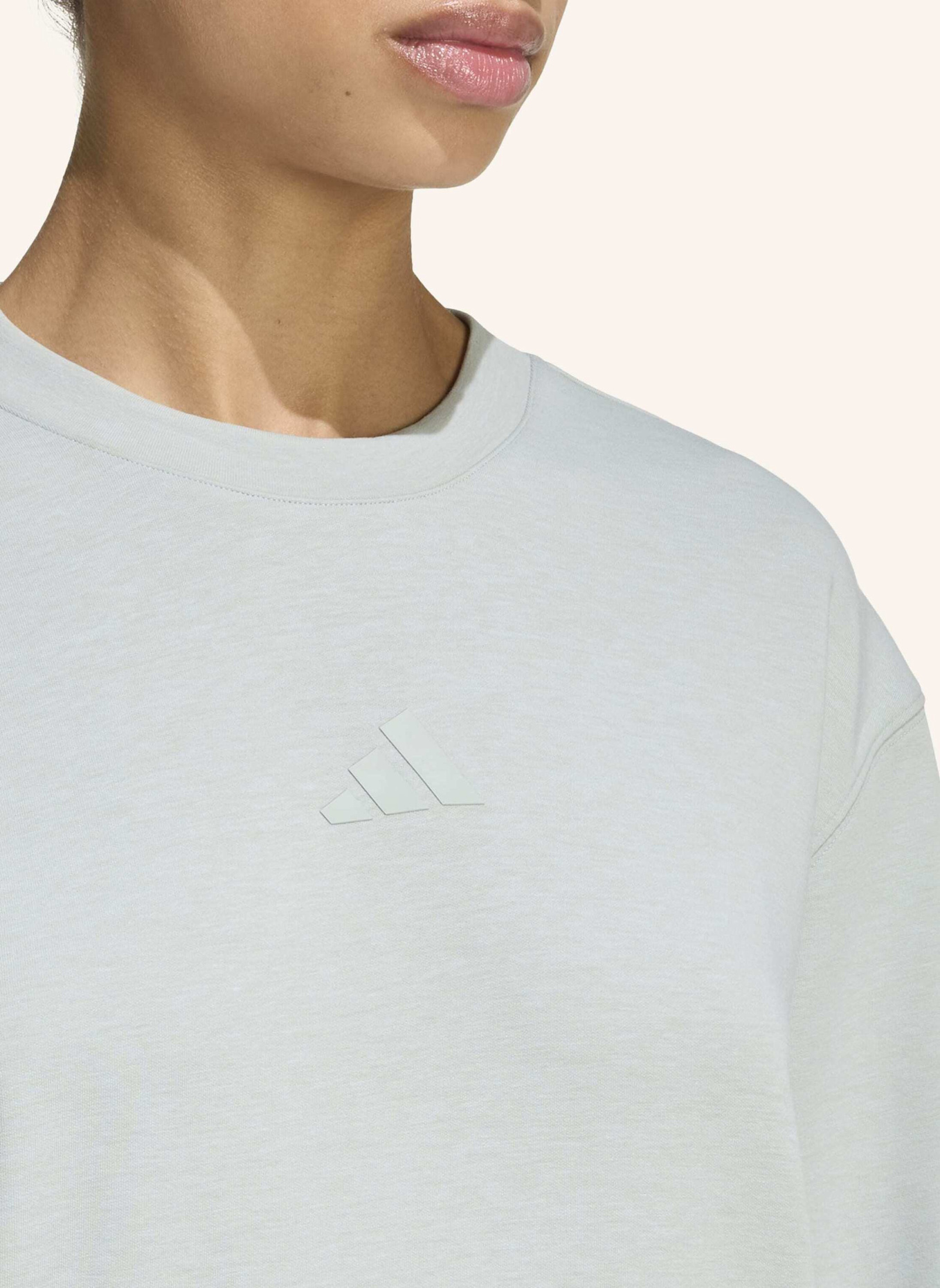 adidas FÜR DAS TRAINING ENTWORFENES WARM-UP SWEATSHIRT MIT RUNDHALSAUSSCHNITT: GRÜN