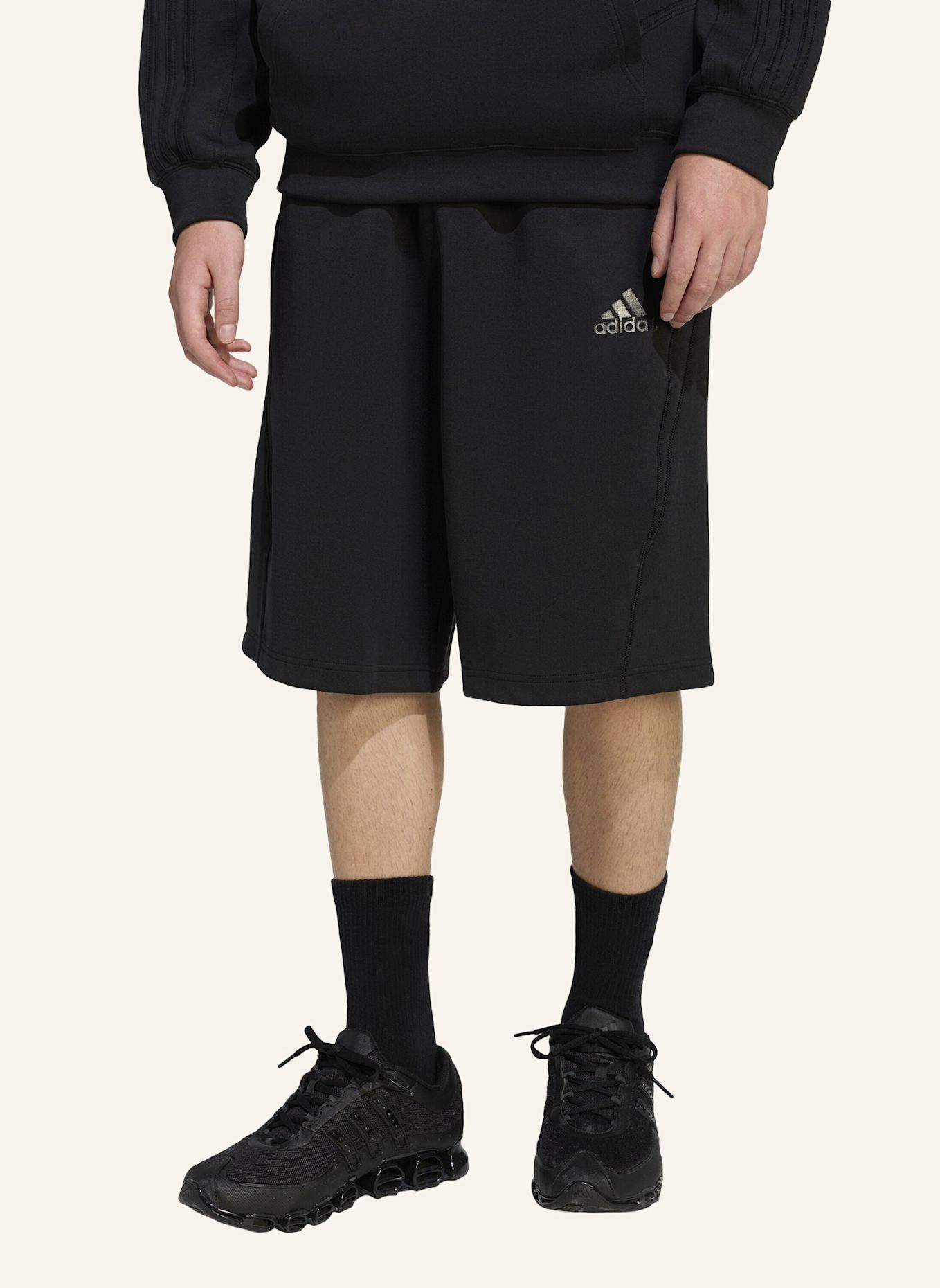 adidas Originals SPACER CUTLINE CREW SHORTS: SCHWARZ