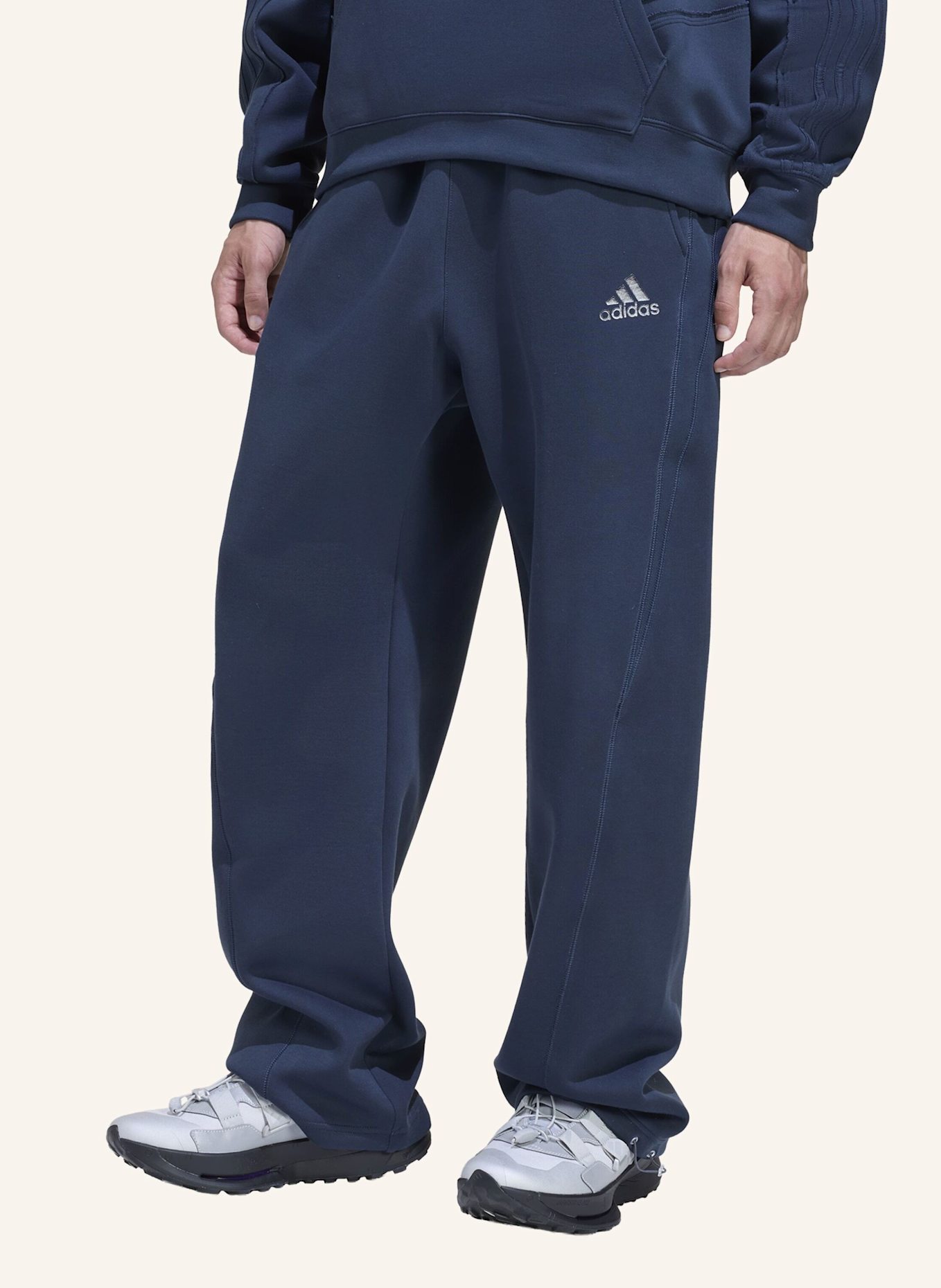 adidas Originals SPACER CUTLINE OPEN HEM HOSE: SCHWARZ