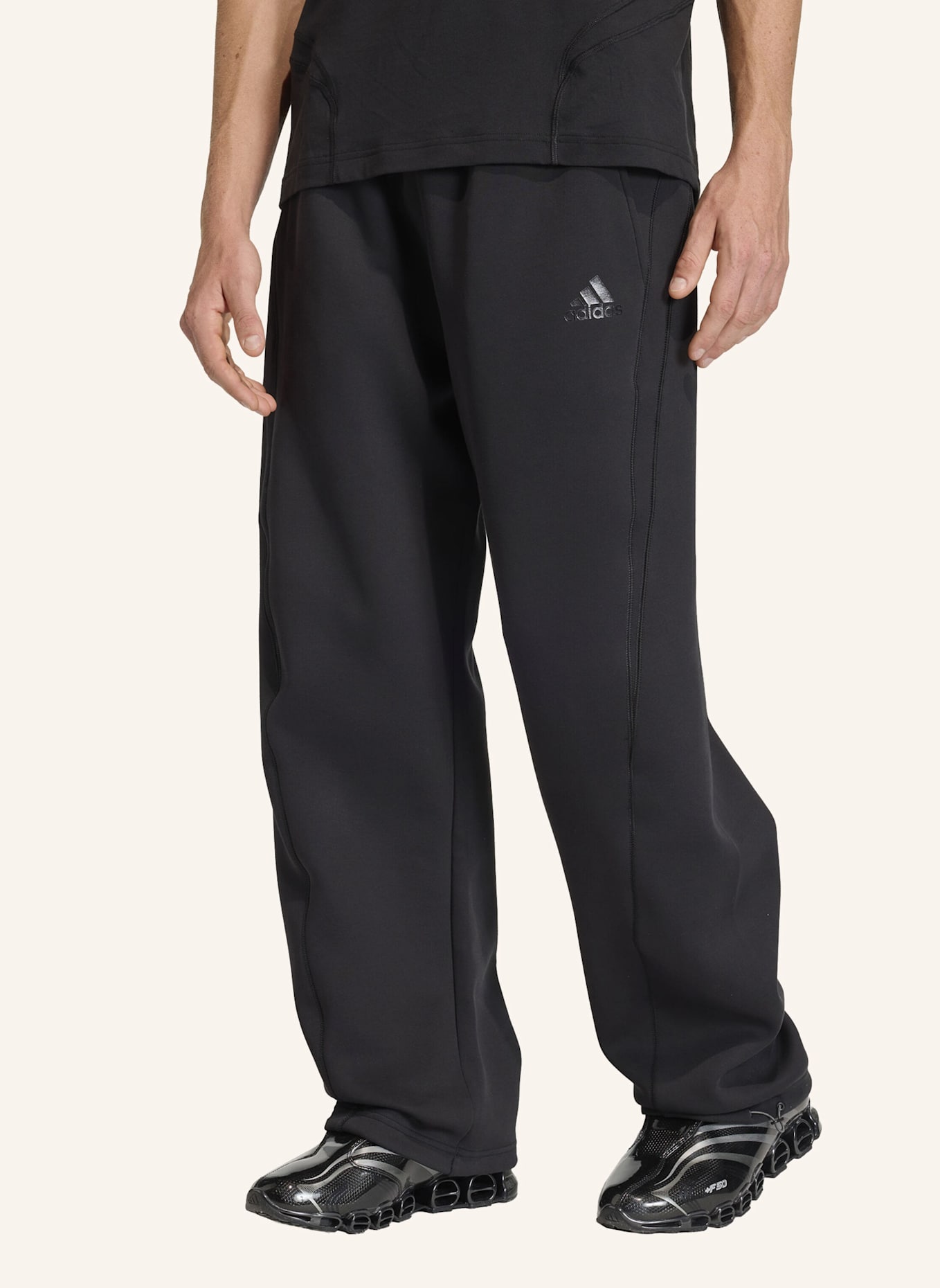adidas Originals SPACER CUTLINE OPEN HEM HOSE: SCHWARZ
