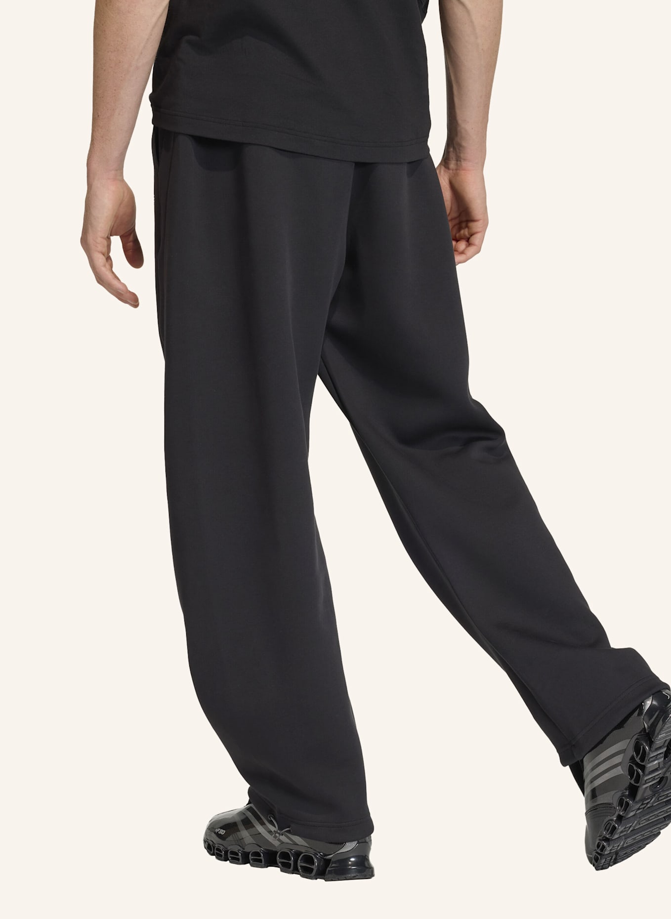 adidas Originals SPACER CUTLINE OPEN HEM HOSE: SCHWARZ