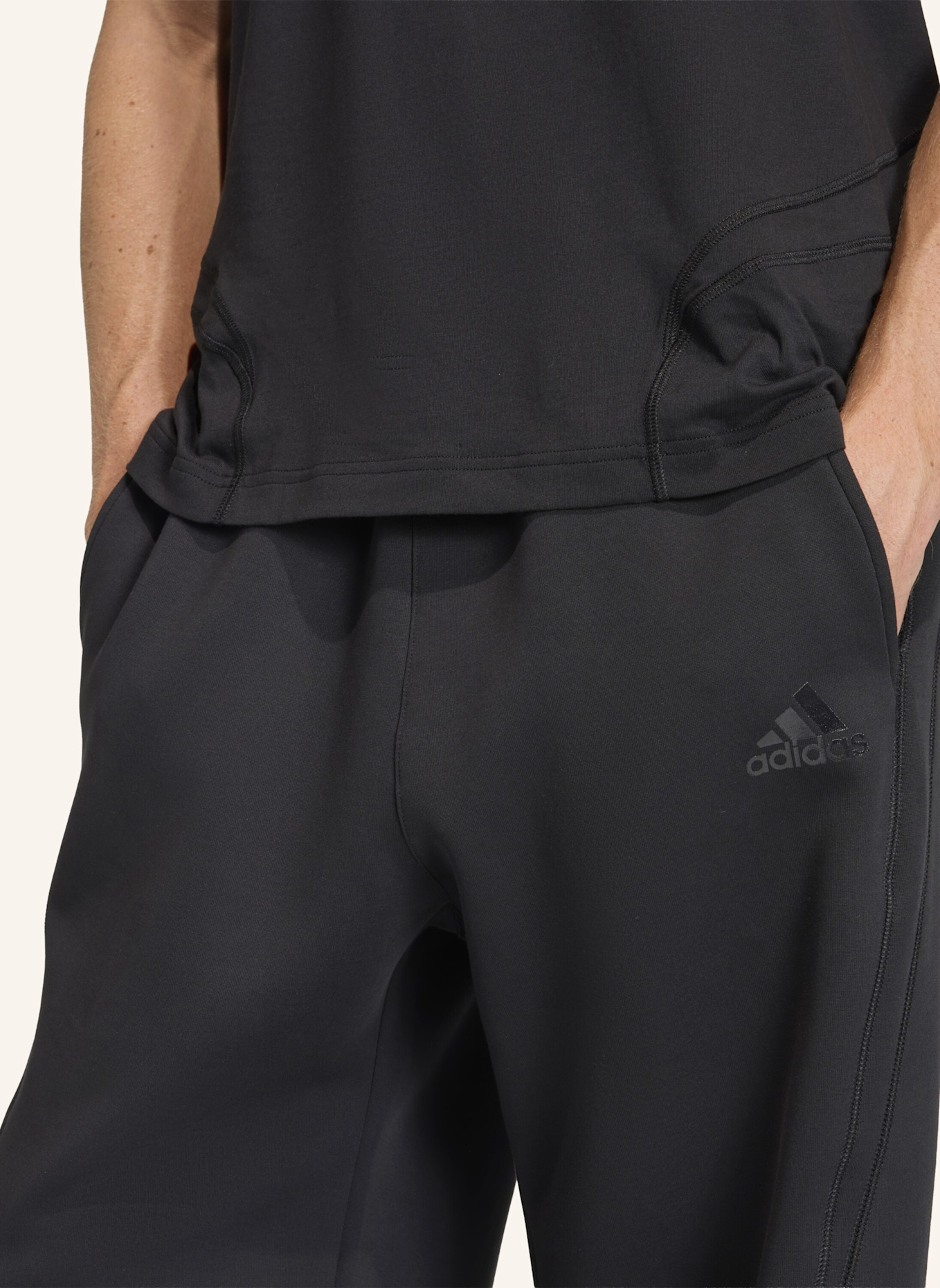 adidas Originals SPACER CUTLINE OPEN HEM HOSE: SCHWARZ