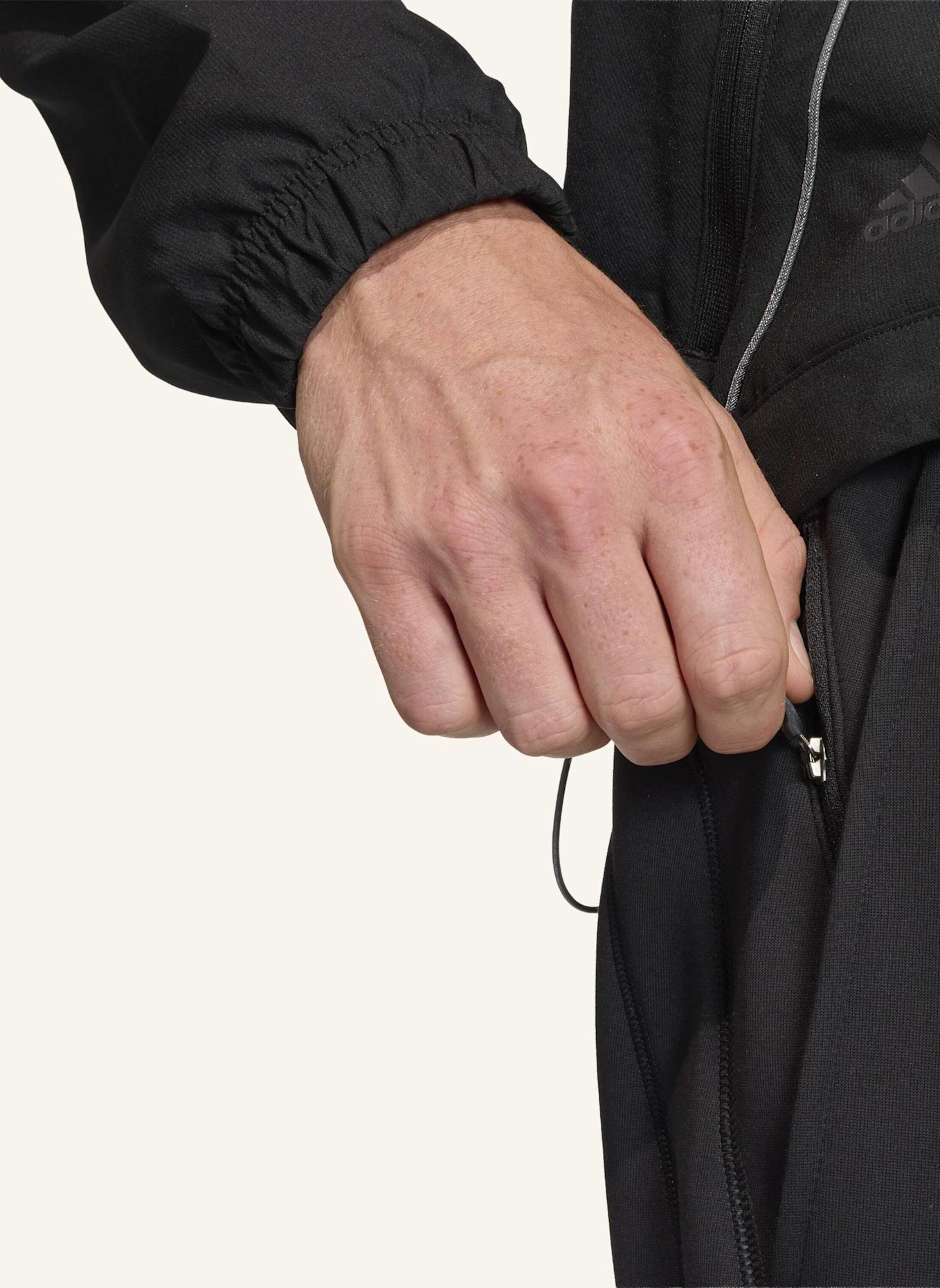 adidas Originals SPACER CUTLINE REGULAR CUFFED HOSE: SCHWARZ