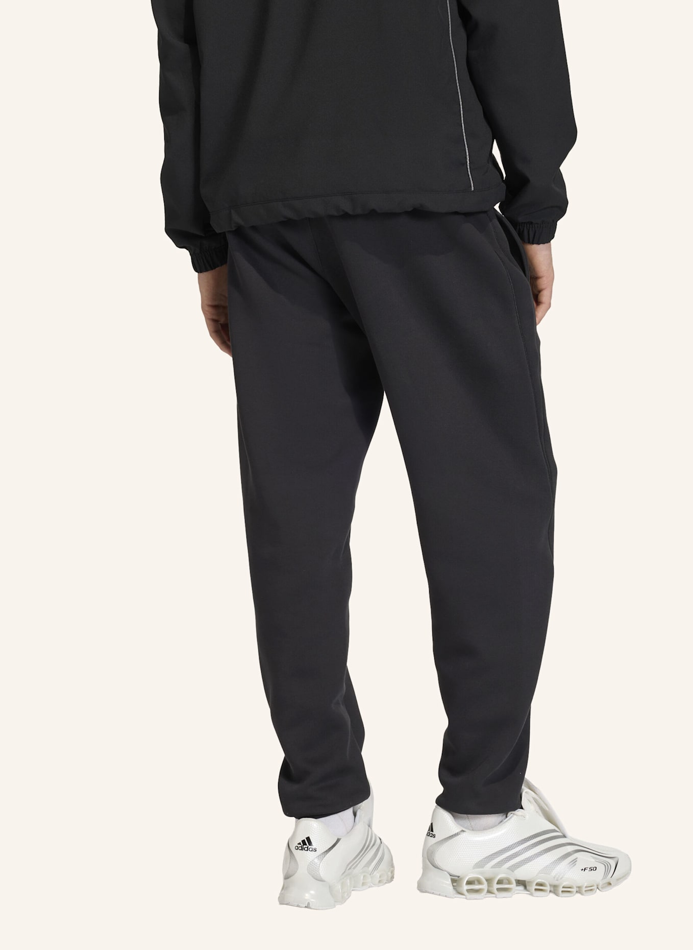 adidas Originals SPACER CUTLINE REGULAR CUFFED HOSE: SCHWARZ