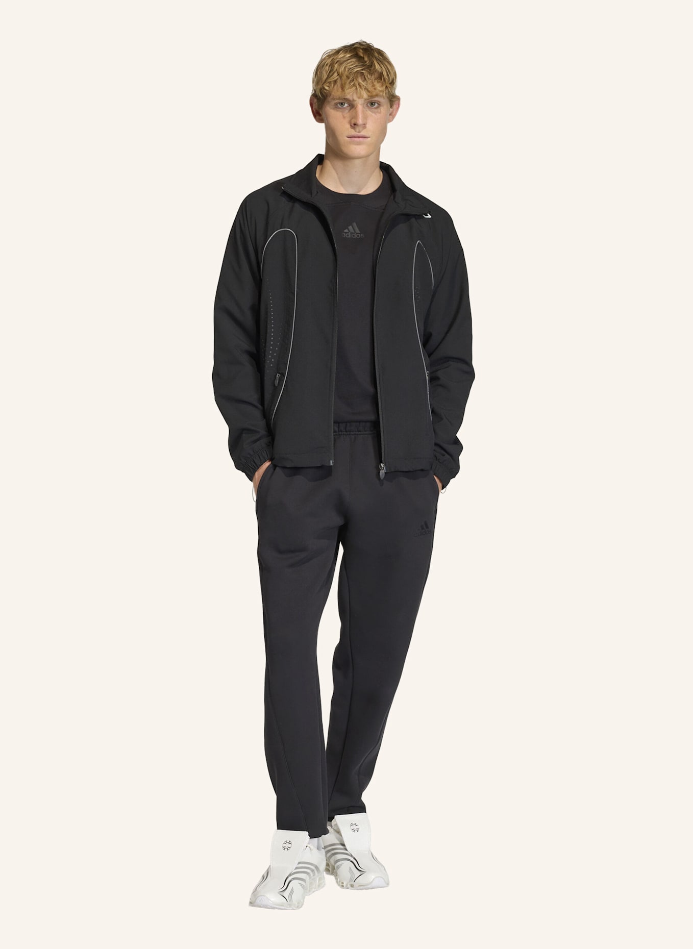 adidas Originals SPACER CUTLINE REGULAR CUFFED HOSE: SCHWARZ