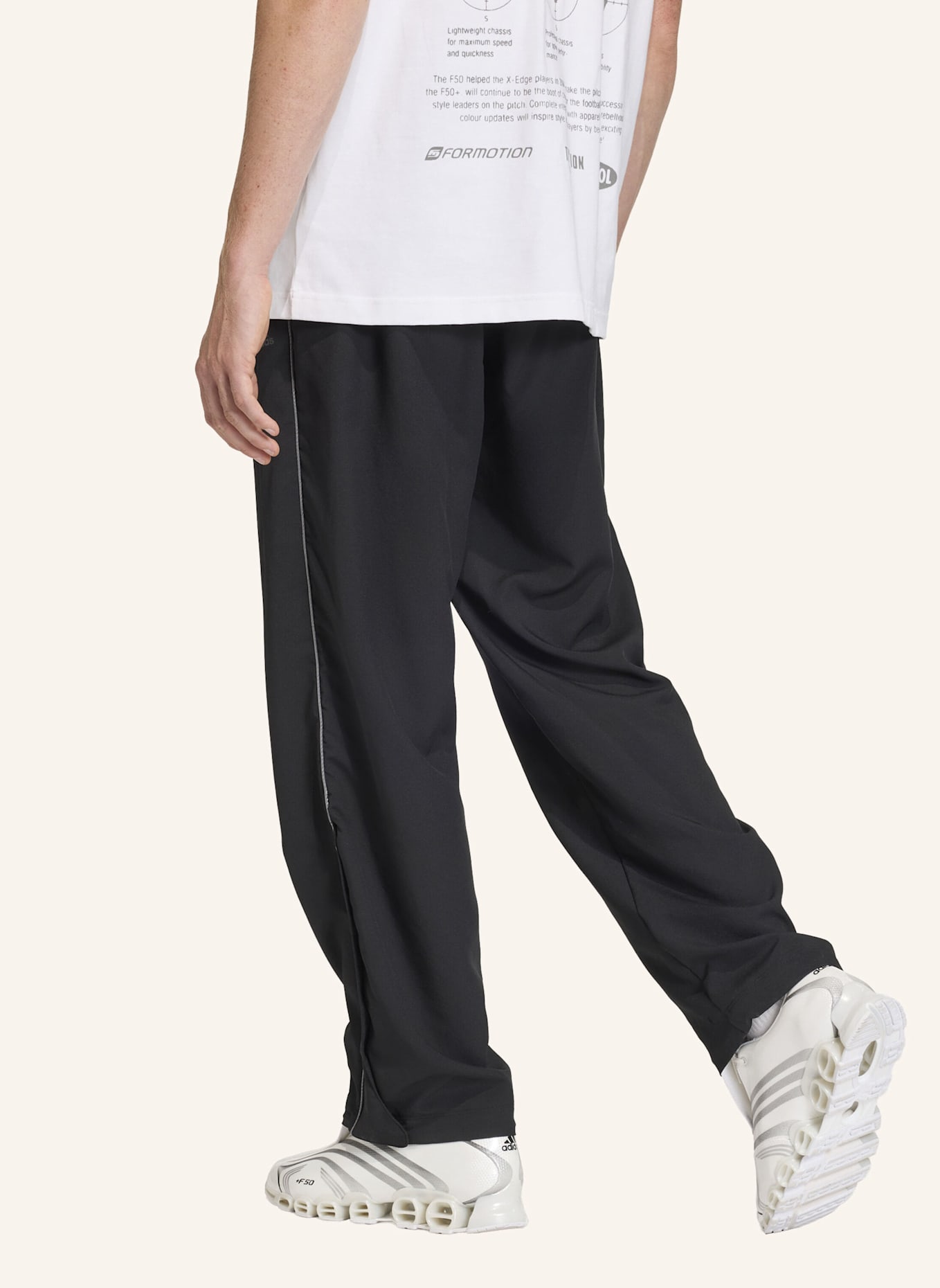 adidas Originals F50 LOOSE TRAININGSHOSE: SCHWARZ