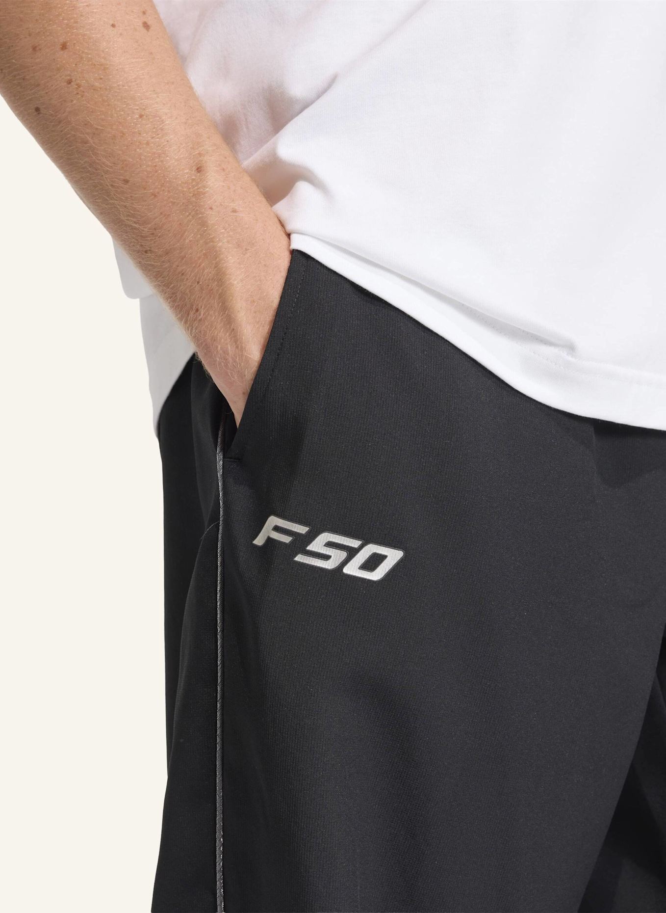 adidas Originals F50 LOOSE TRAININGSHOSE: SCHWARZ