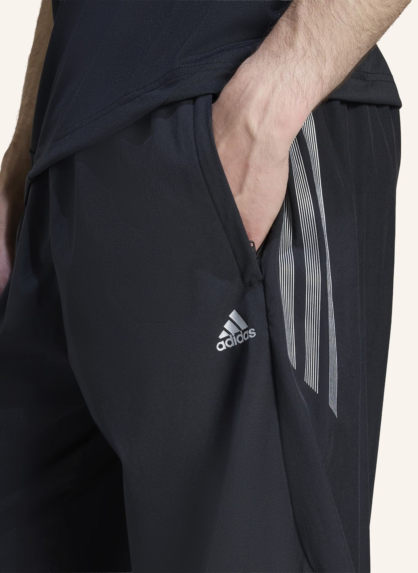 adidas Originals F50 LOOSE STRIPED TRAININGSHOSE: SCHWARZ