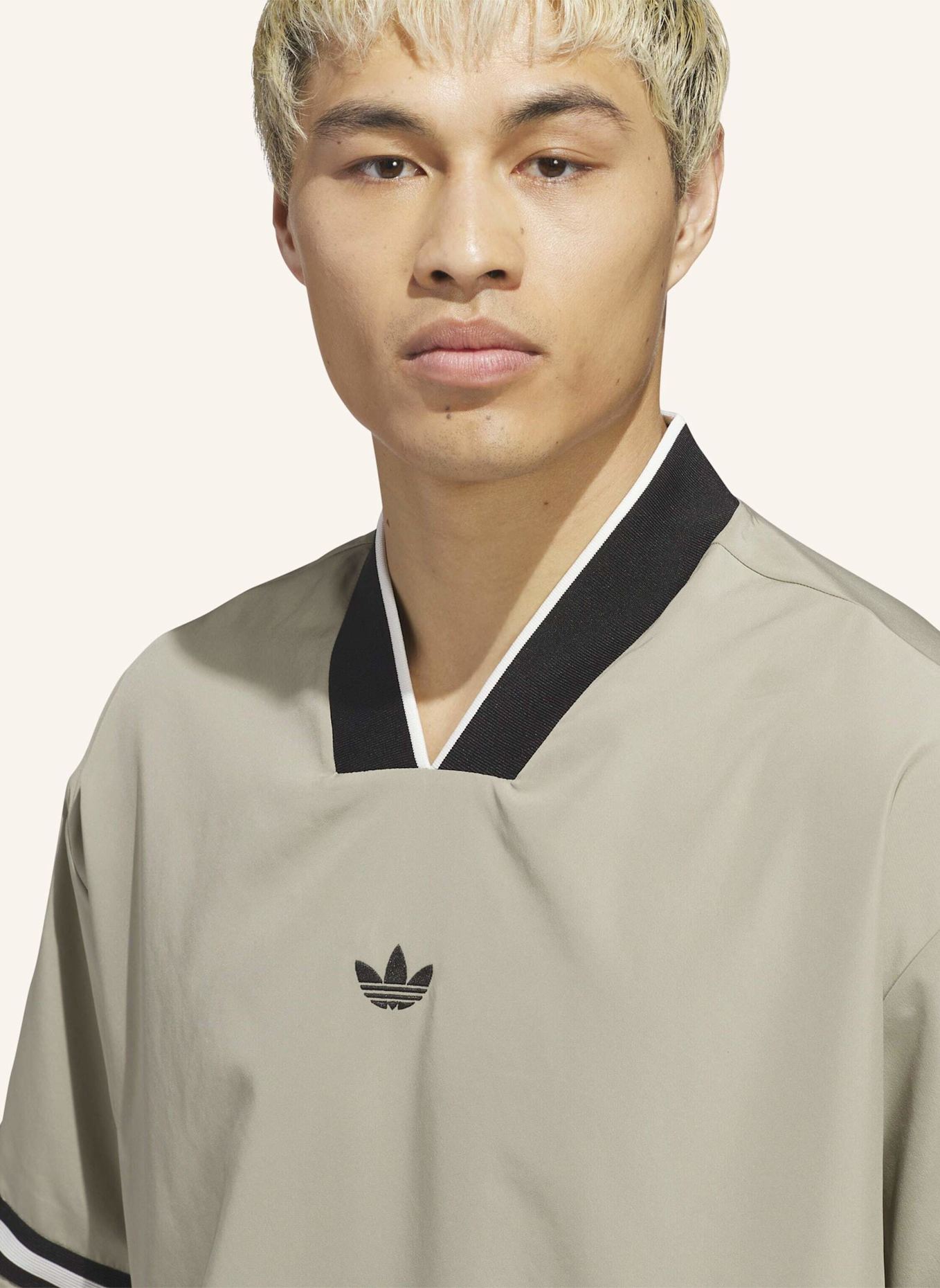 adidas Originals ORIGINALS BASKETBALL WARM-UP TOP: BRAUN