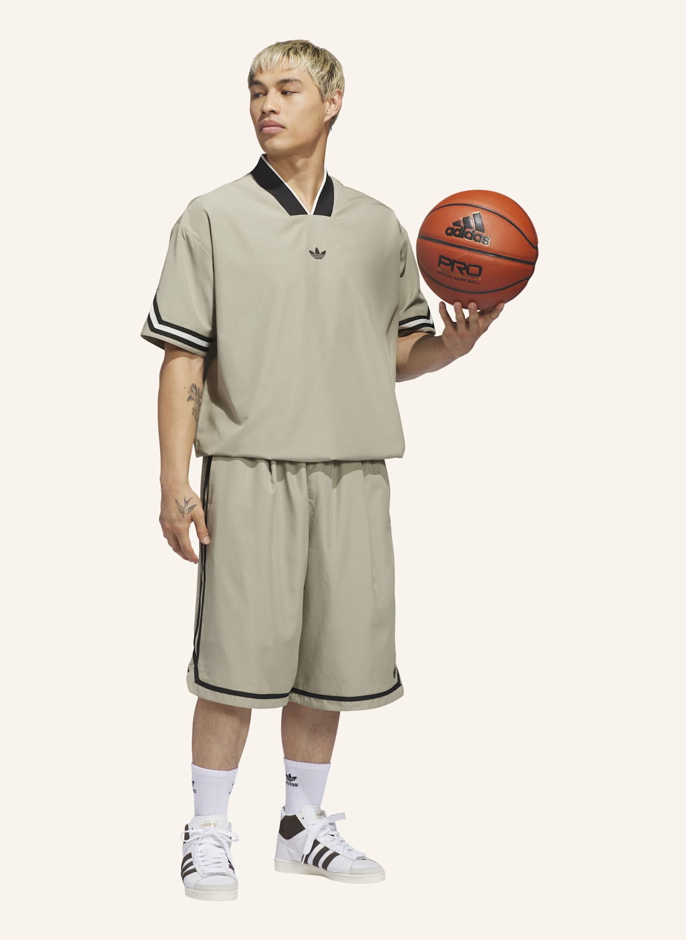 adidas Originals ORIGINALS BASKETBALL WARM-UP TOP: BRAUN