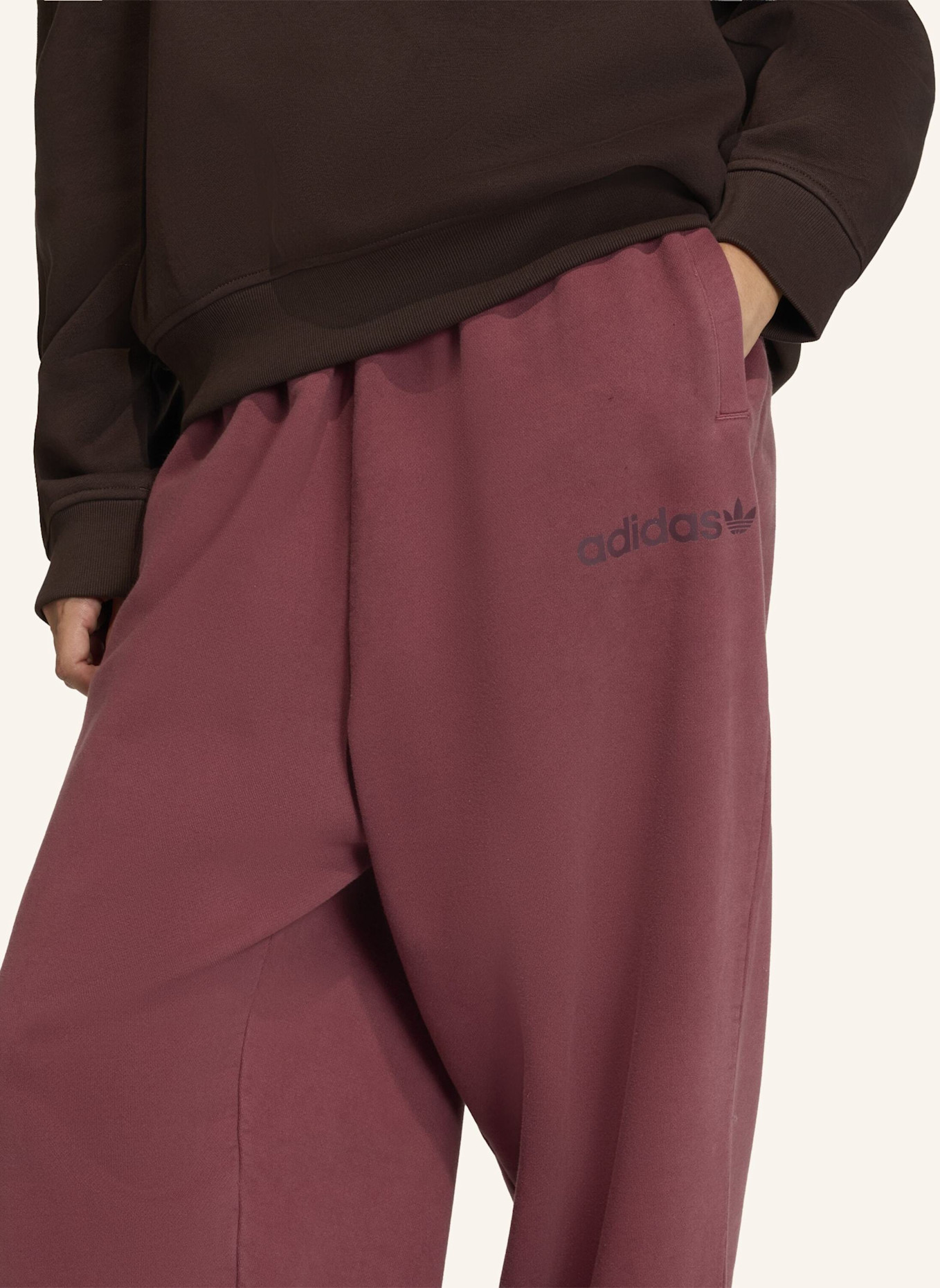 adidas Originals ESSENTIALS LINEAR BYFR JOGGINGHOSE (JAPAN JOGGINGHOSE+) IN WASHED-OPTIK: ROT