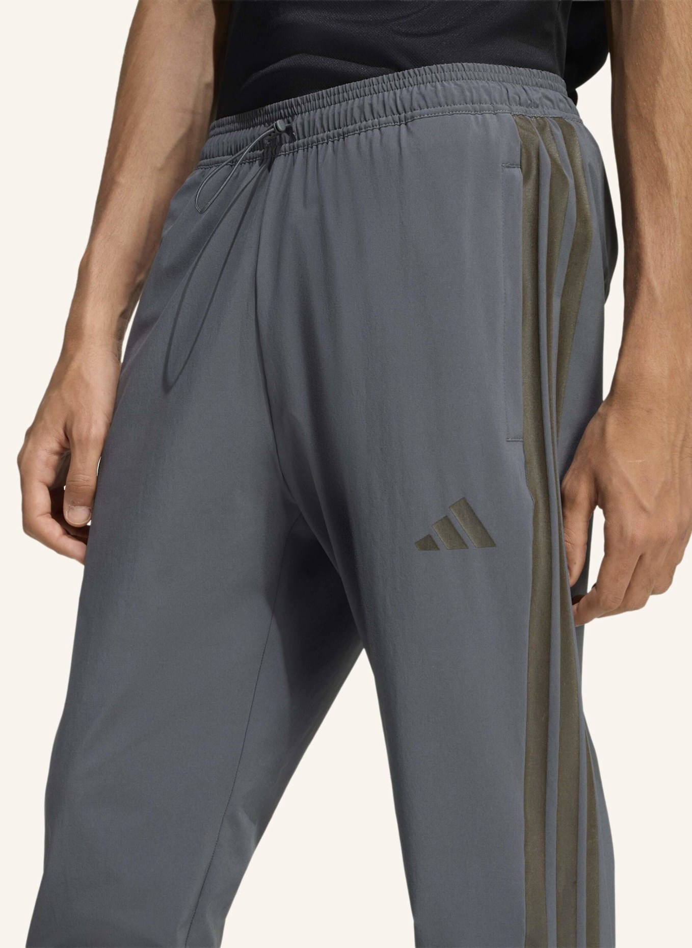 adidas HOUSE OF TIRO HOSE: GRAU