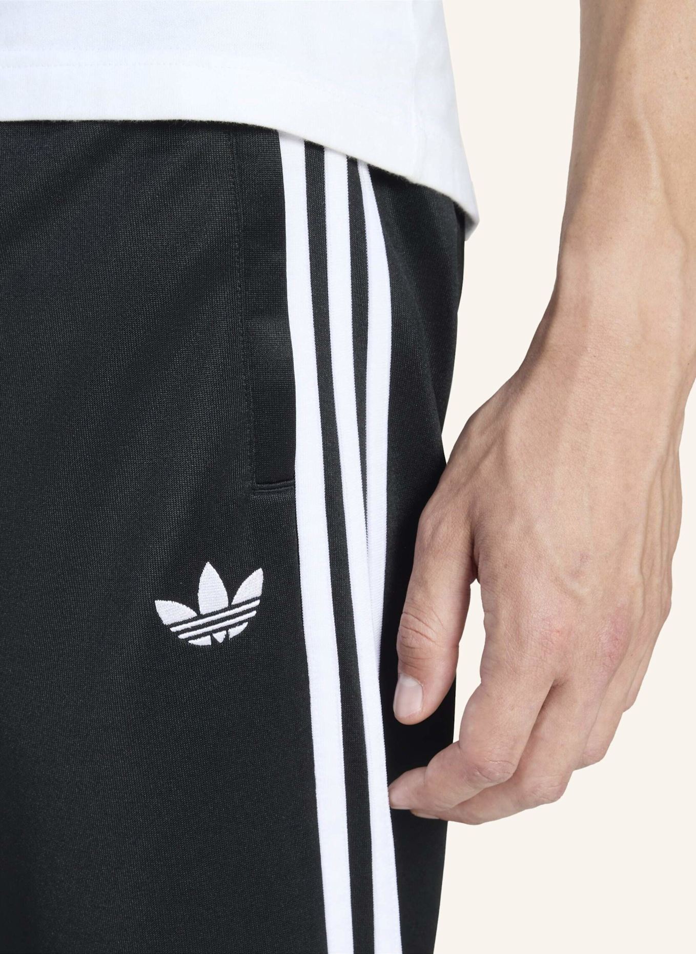 adidas Originals REGULAR TRAININGSHOSE: SCHWARZ/ WEISS