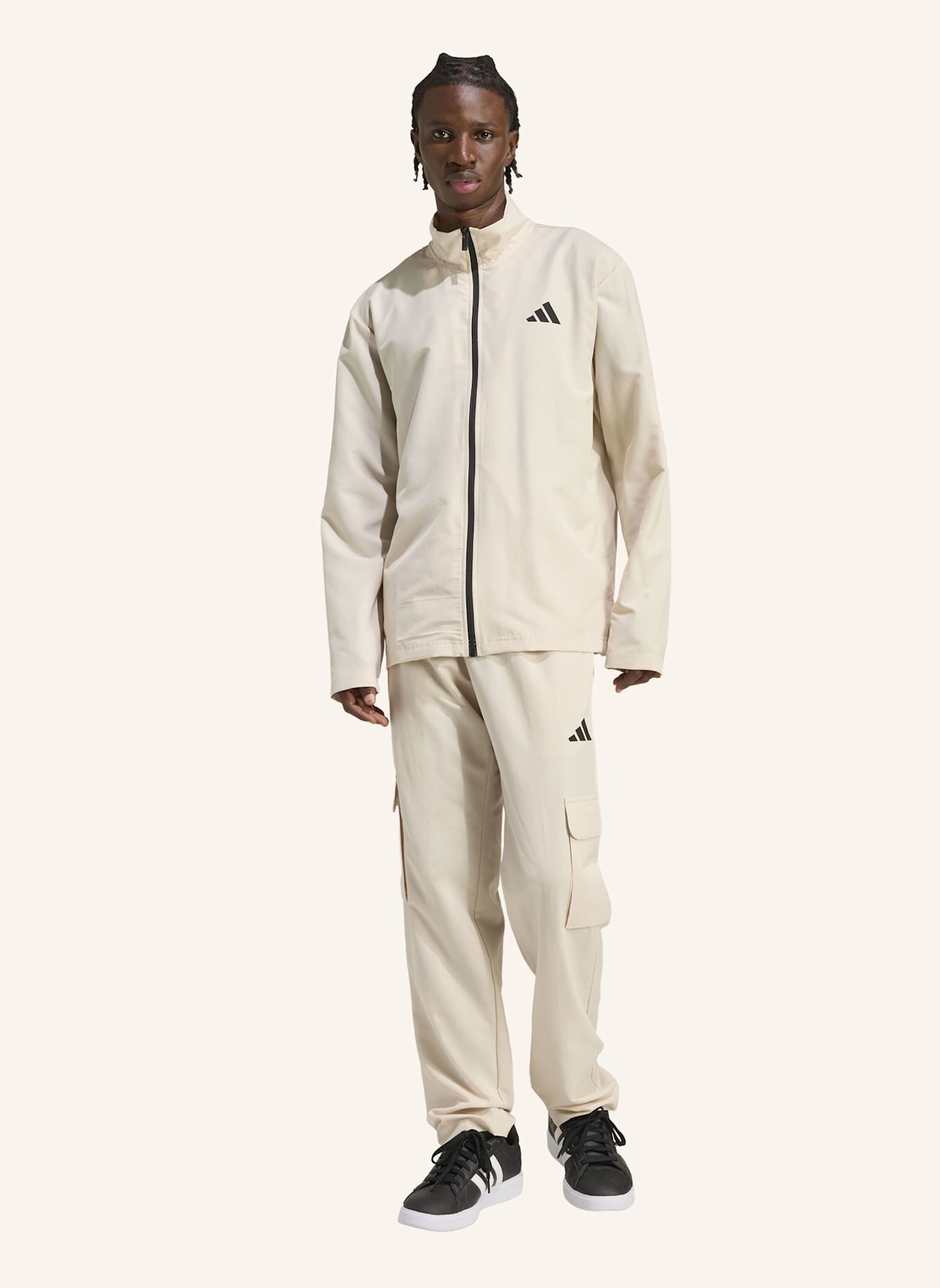 adidas SPORTSWEAR WOVEN CARGO-TRAININGSANZUG: BEIGE