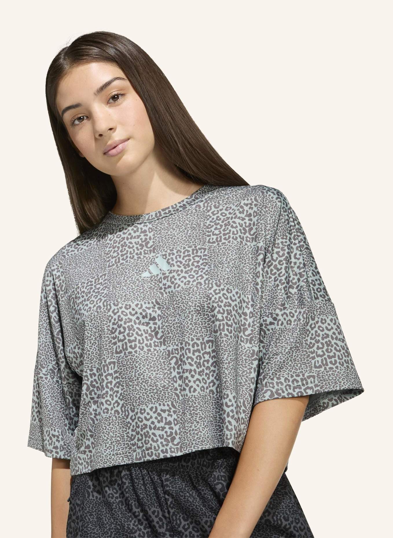 adidas FUTURE ICONS ALL OVER T-SHIRT: GRÜN/ GRAU