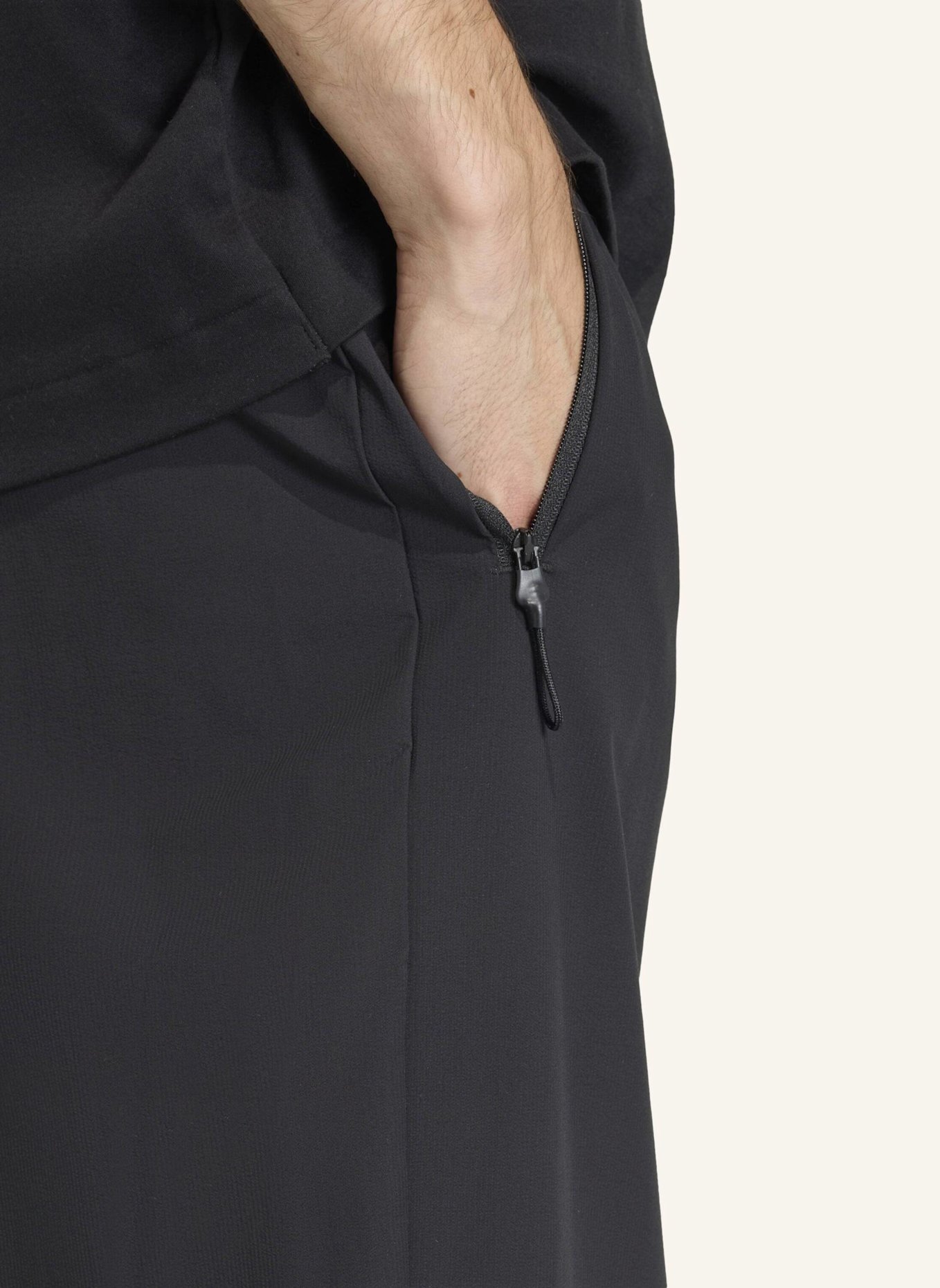 adidas ADIDAS Z.N.E. WOVEN PANT: SCHWARZ