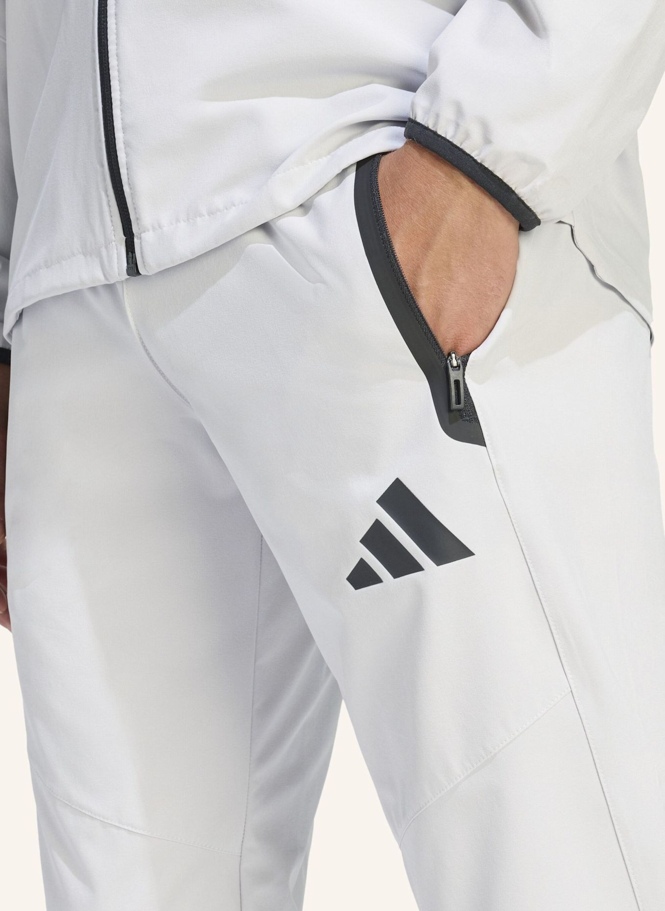 adidas TIRO TRAVEL HOSE, GEWEBT: GRAU / SCHWARZ