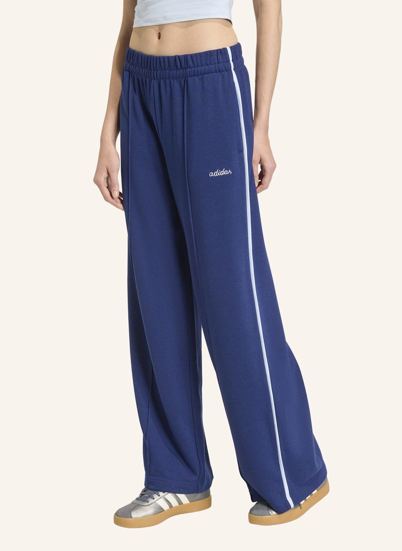 adidas SEASONAL ESSENTIALS COLOURPOP HOSE MIT AUFGESTICKTER GRAFIK: BLAU/ WEISS
