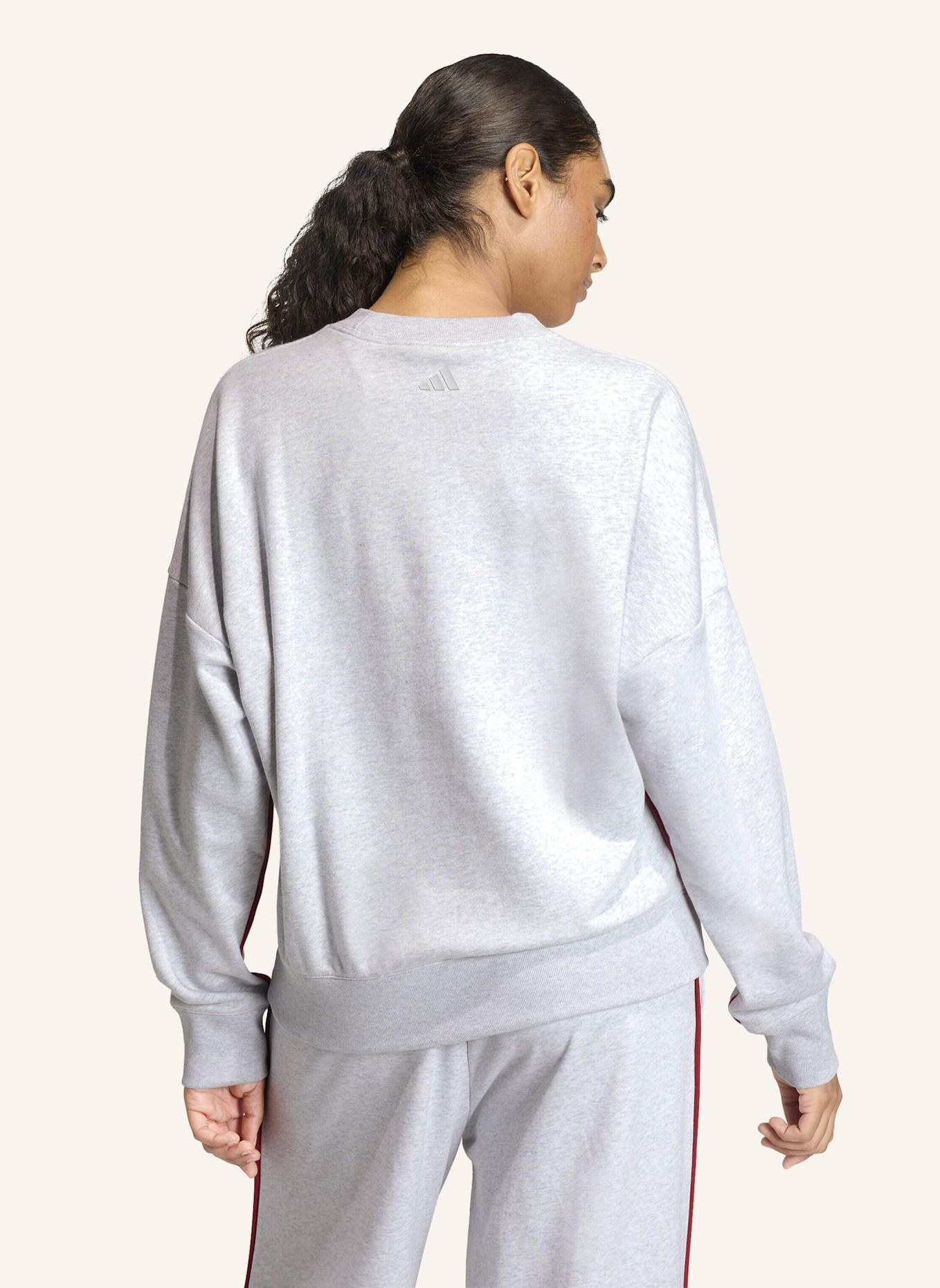 adidas SEASONAL ESSENTIALS COLORPOP SWEATSHIRT MIT AUFGESTICKTER GRAFIK: GRAU/ ROT