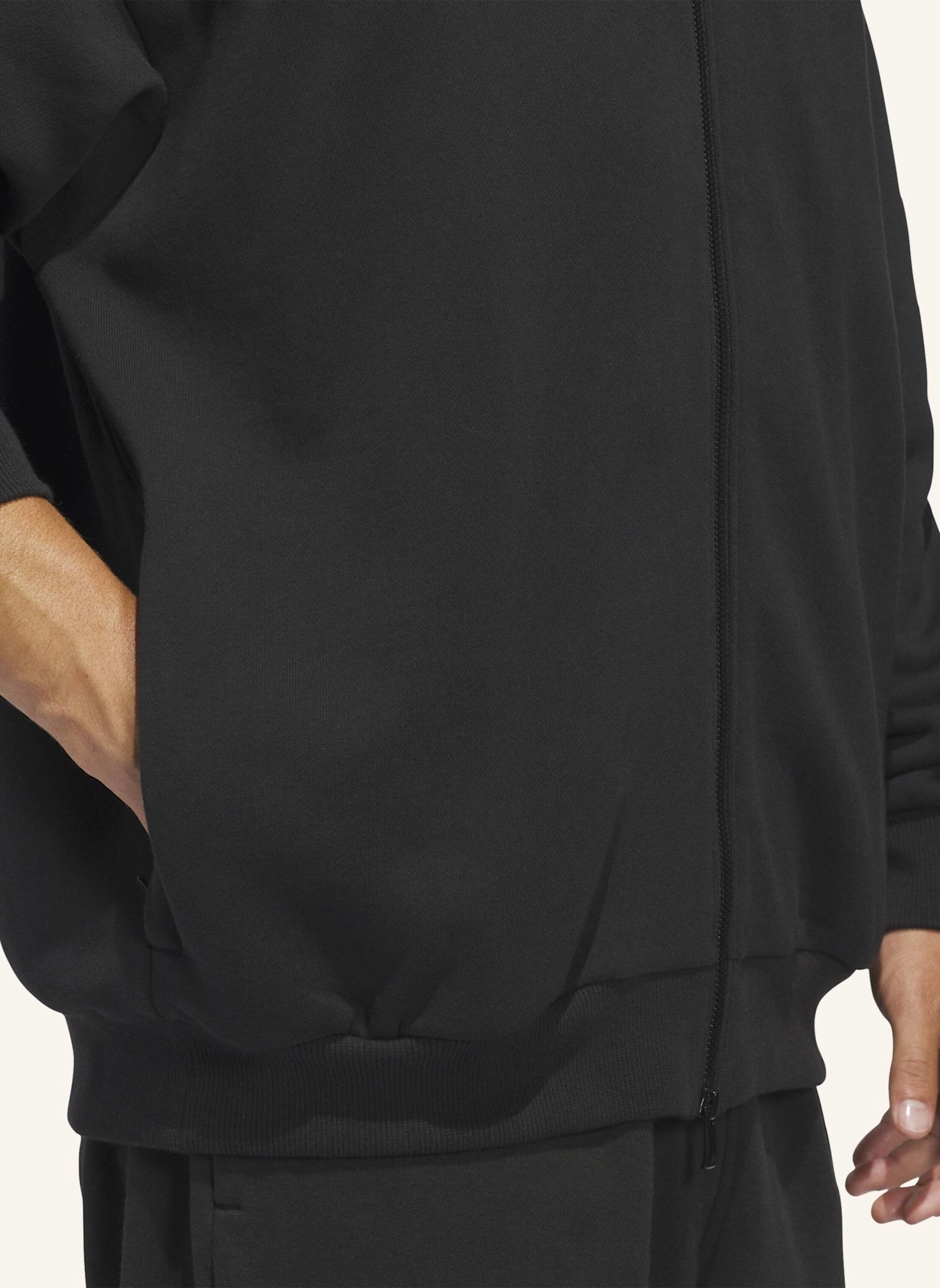 adidas ADIDAS FARM SACCOSH KAPUZENJACKE: SCHWARZ