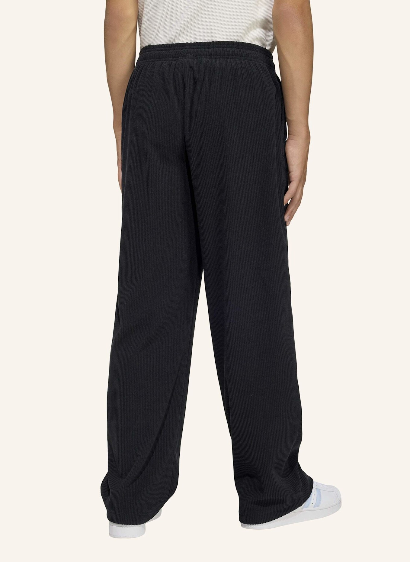 adidas Originals Cordhose im Jogging-Stil: SCHWARZ