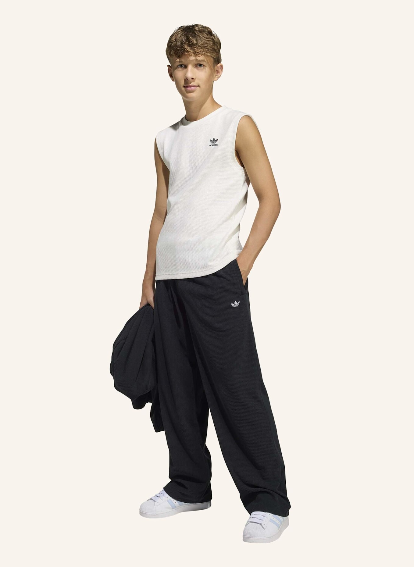 adidas Originals Cordhose im Jogging-Stil: SCHWARZ
