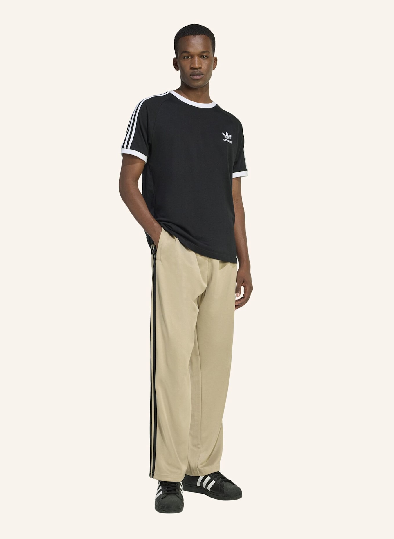 adidas Originals ADICOLOR LOOSE TRACKPANTS: SCHWARZ