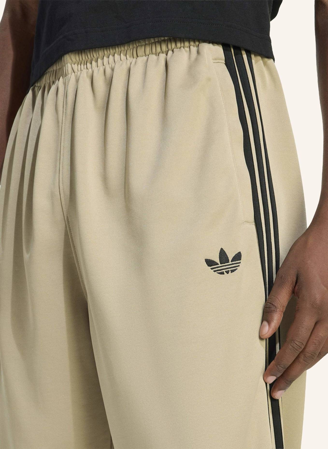 adidas Originals ADICOLOR LOOSE TRACKPANTS: SCHWARZ