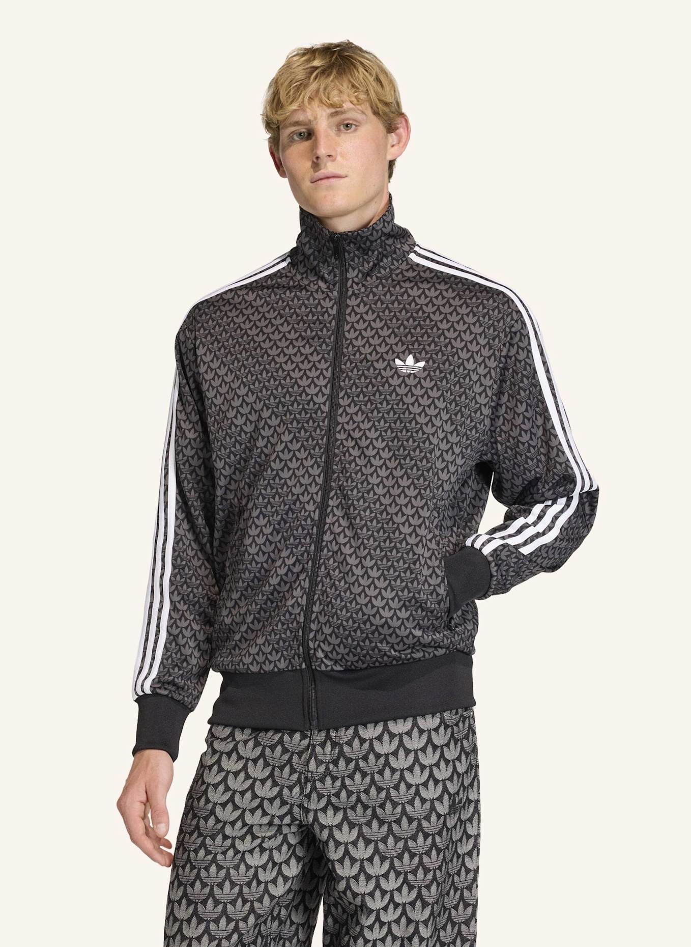 adidas Originals FIREBIRD LOOSE MONOGRAM TRAININGSJACKE: SCHWARZ