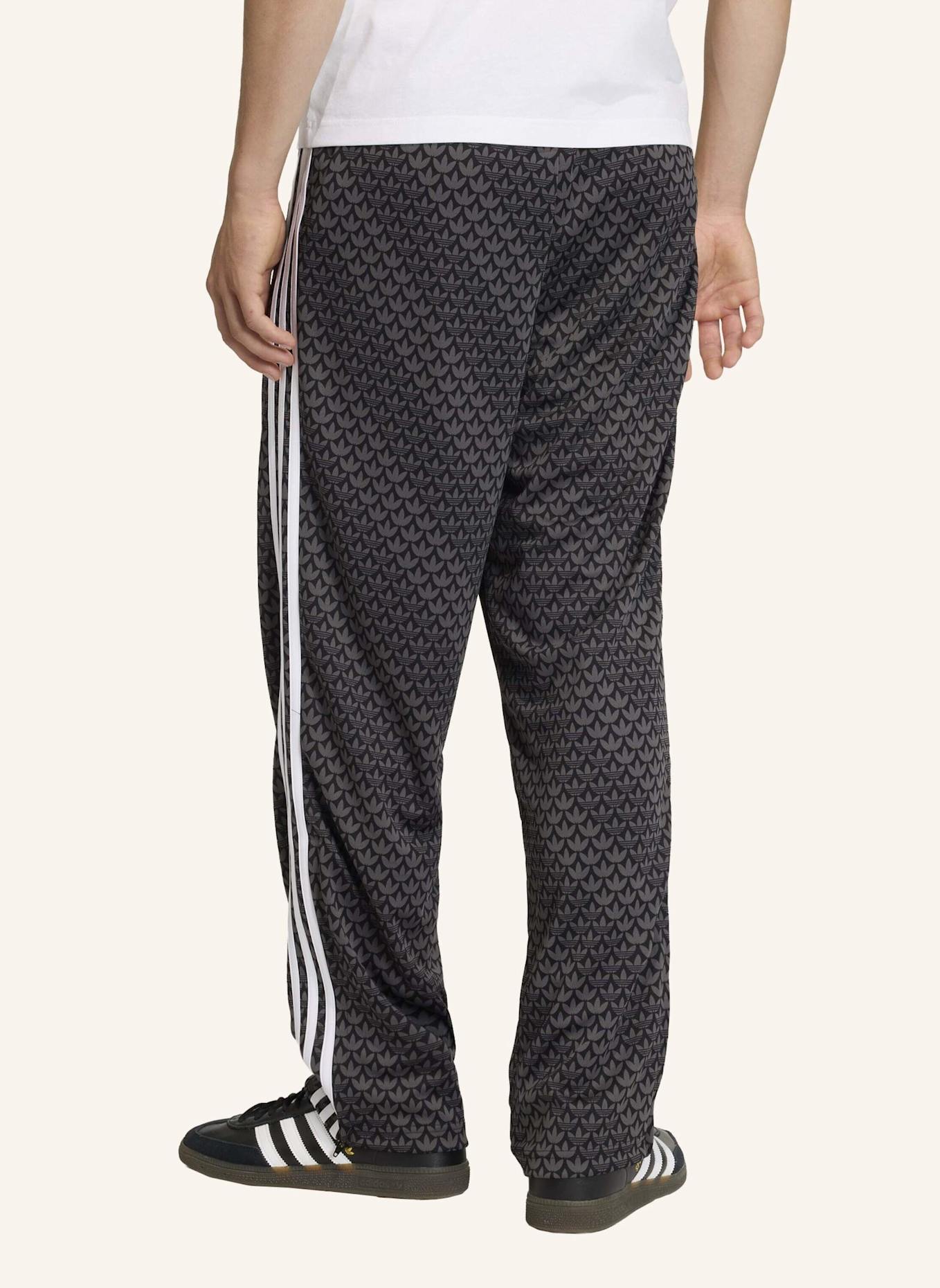 adidas Originals FIREBIRD LOOSE MONOGRAMM TRAININGSHOSE: SCHWARZ