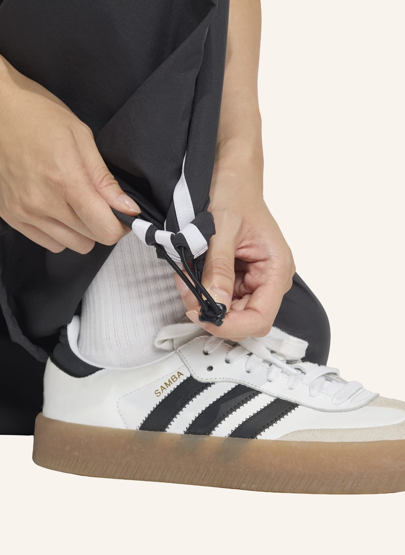 adidas Originals ADIDAS ORIGINALS LACE ADILENIUM FB TP TROUSERS: SCHWARZ