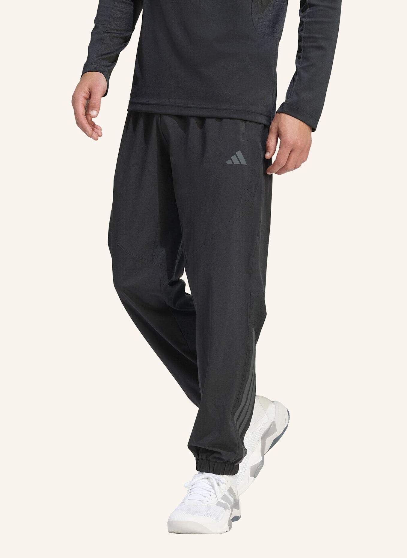 adidas TECH ESSENTIALS WORKOUT TRAININGSHOSE: SCHWARZ