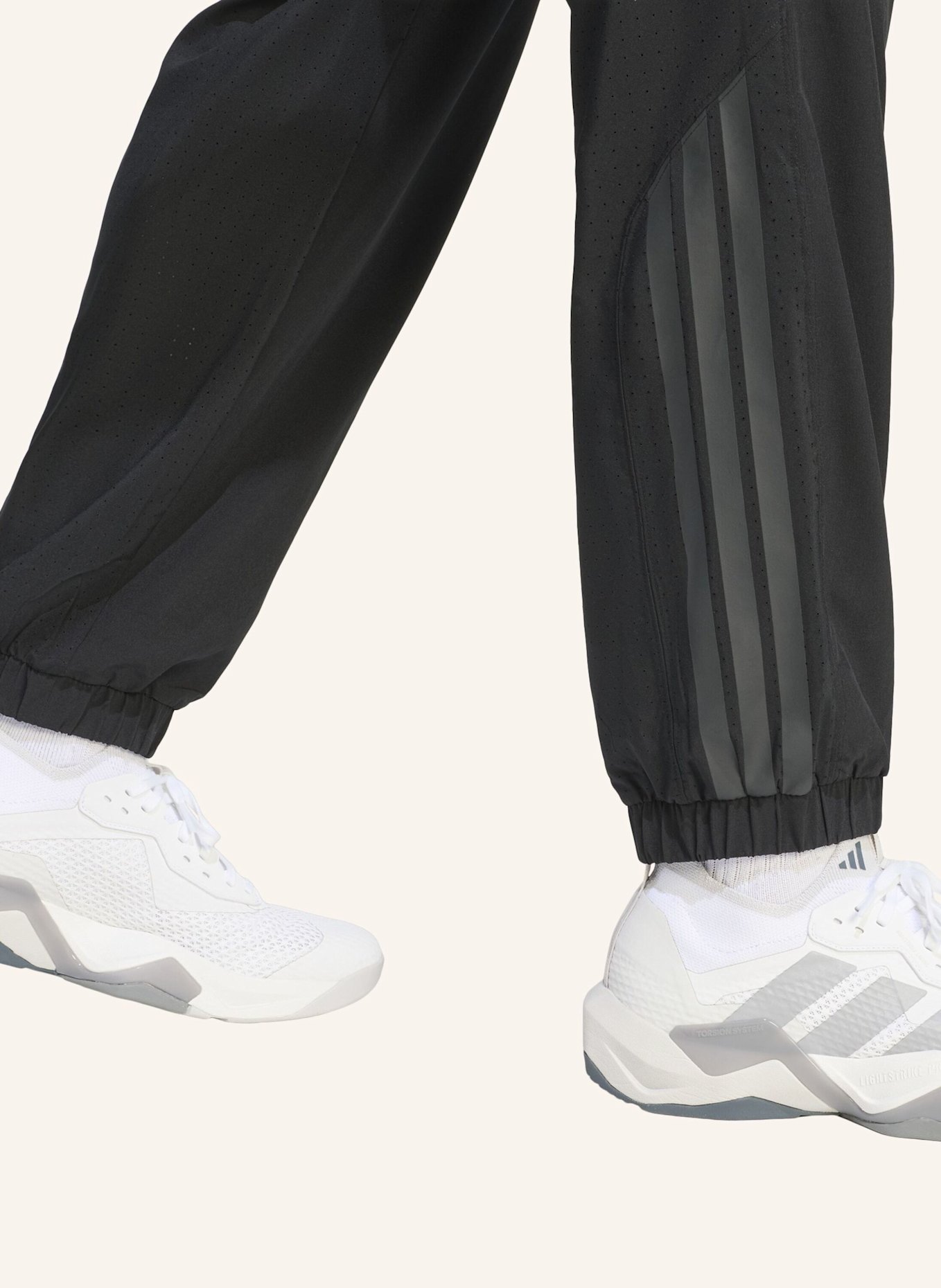 adidas TECH ESSENTIALS WORKOUT TRAININGSHOSE: SCHWARZ