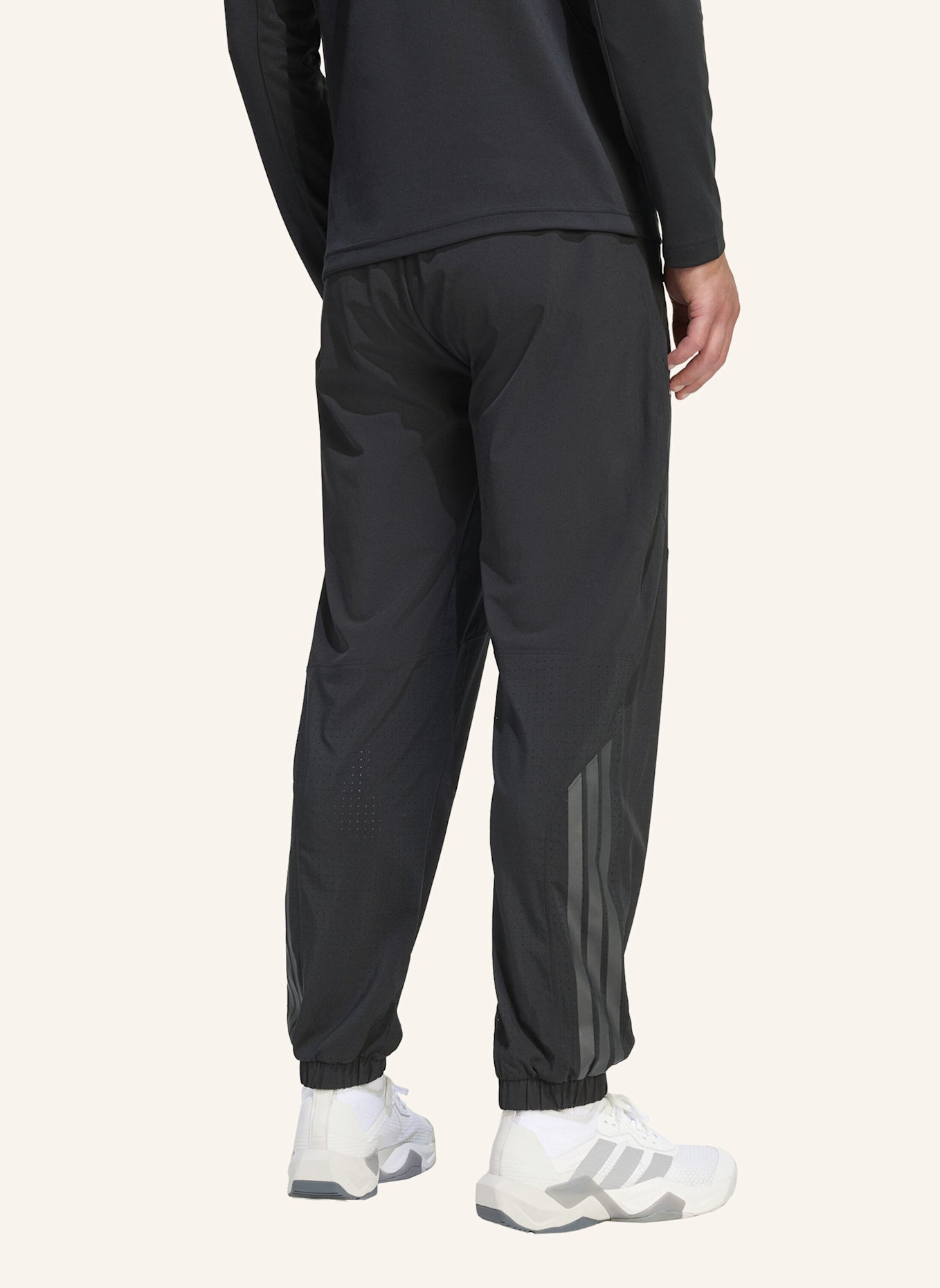 adidas TECH ESSENTIALS WORKOUT TRAININGSHOSE: SCHWARZ