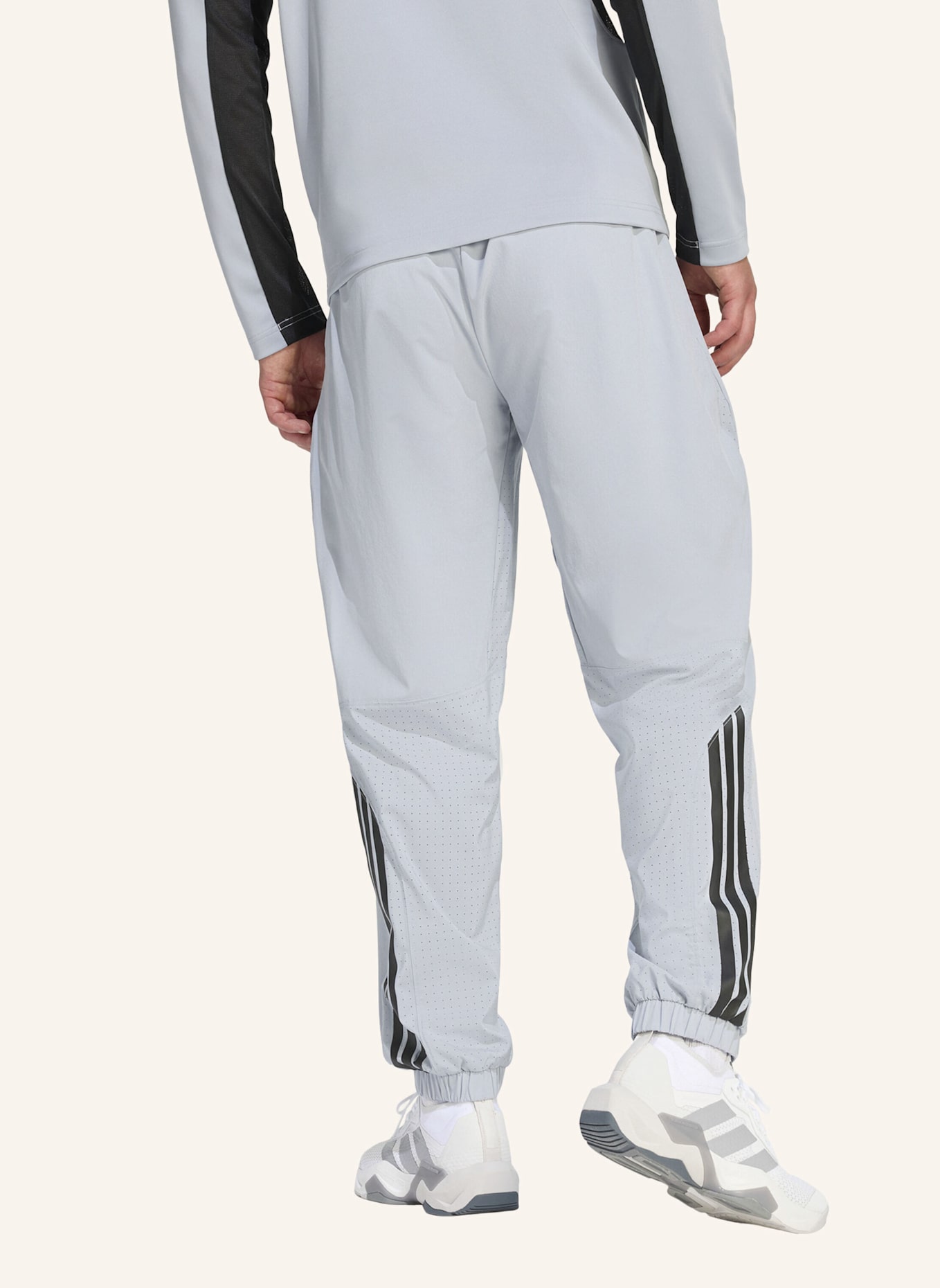 adidas TECH ESSENTIALS WORKOUT TRAININGSHOSE: GRAU