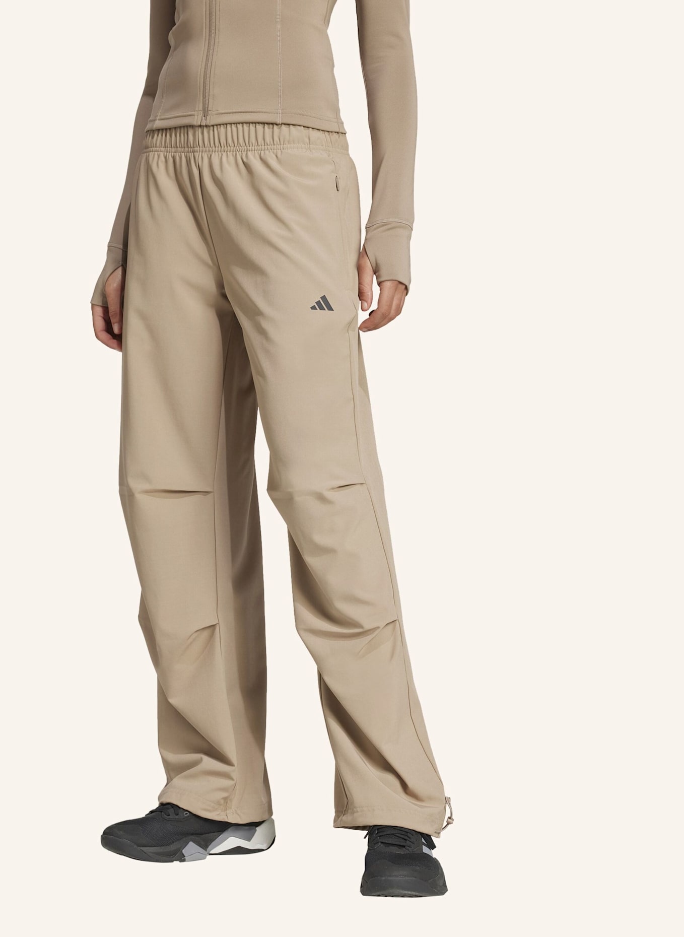 adidas WORKOUT ESSENTIALS GEWEBTE TRAININGSHOSE: BRAUN