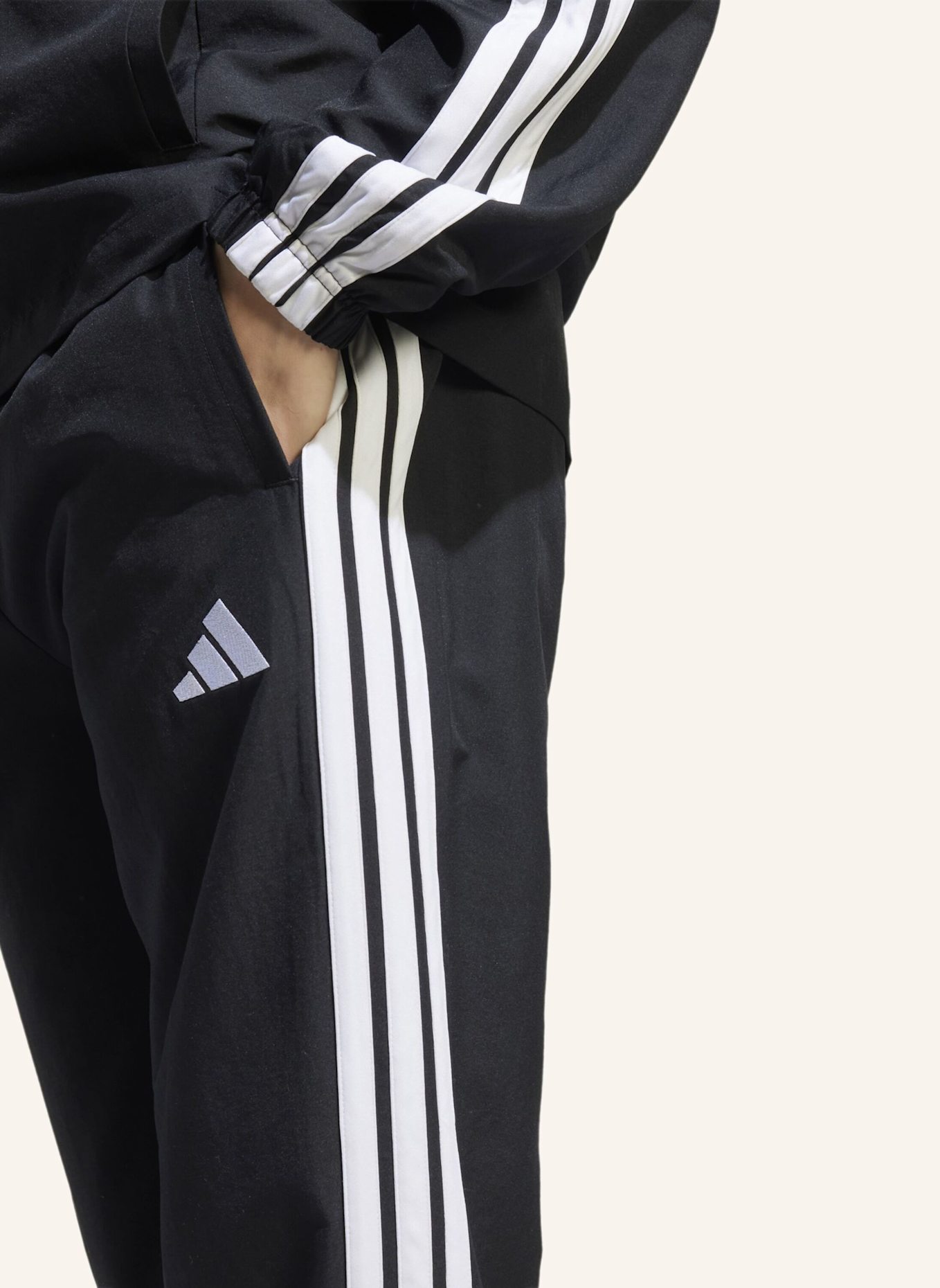 adidas 3-STREIFEN WOVEN TRAININGSANZUG: SCHWARZ