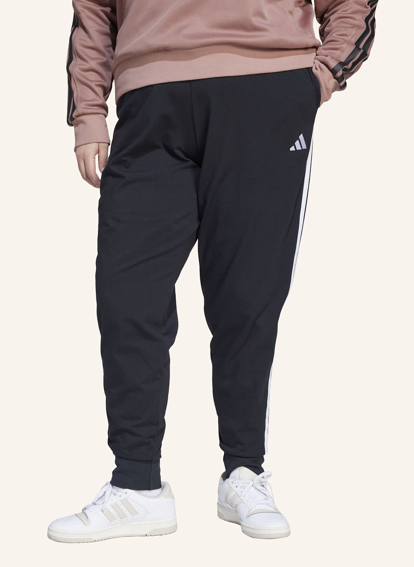 adidas ESSENTIALS 3-STREIFEN JOGGER-HOSE (GROSSE GRÖSSEN): SCHWARZ/ WEISS