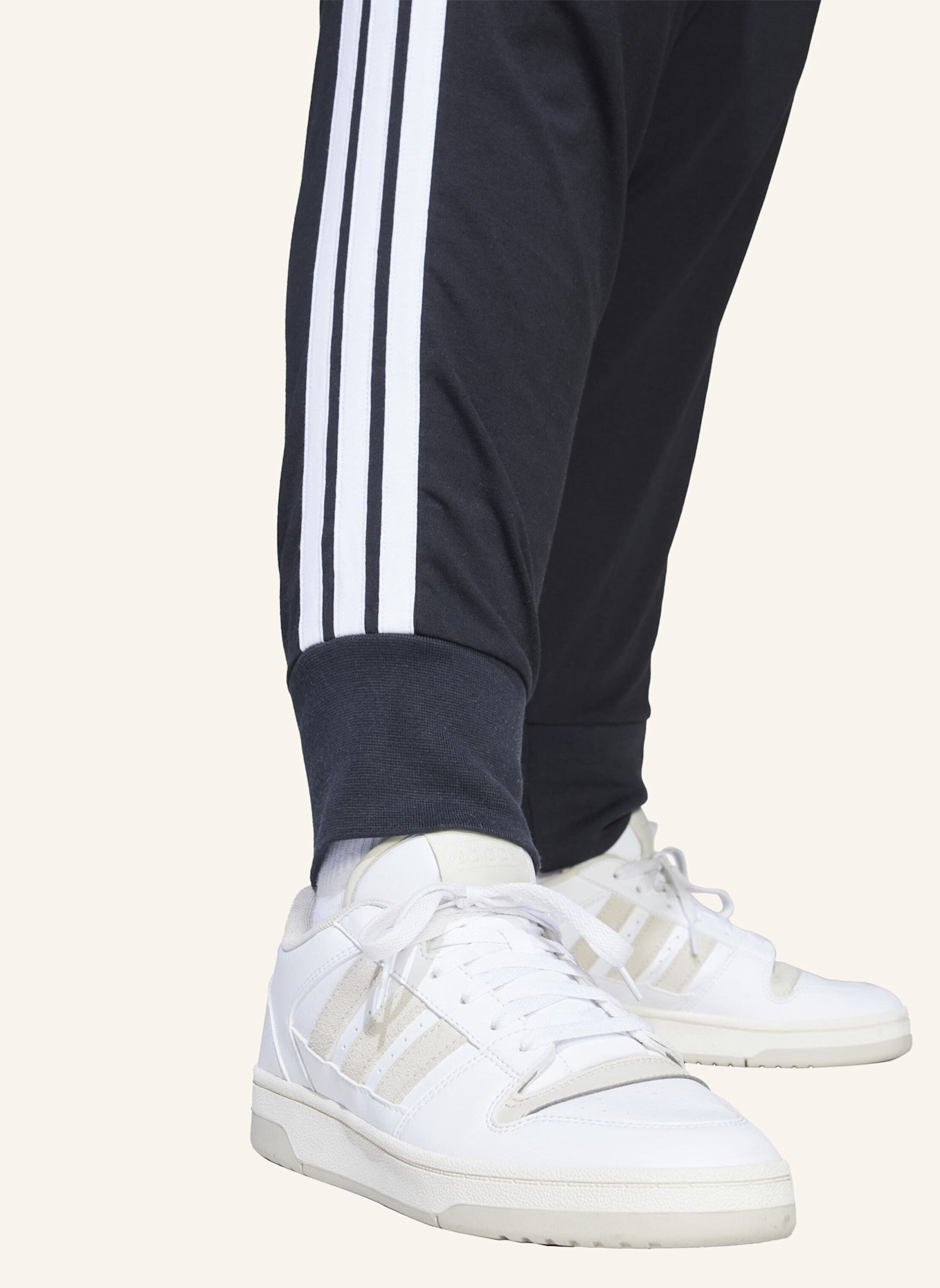adidas ESSENTIALS 3-STREIFEN JOGGER-HOSE (GROSSE GRÖSSEN): SCHWARZ/ WEISS