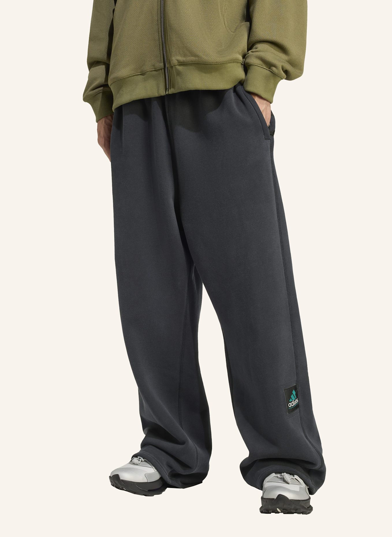 adidas Originals ADIDAS EQUIPMENT OPEN HEM SWEATPANT: SCHWARZ