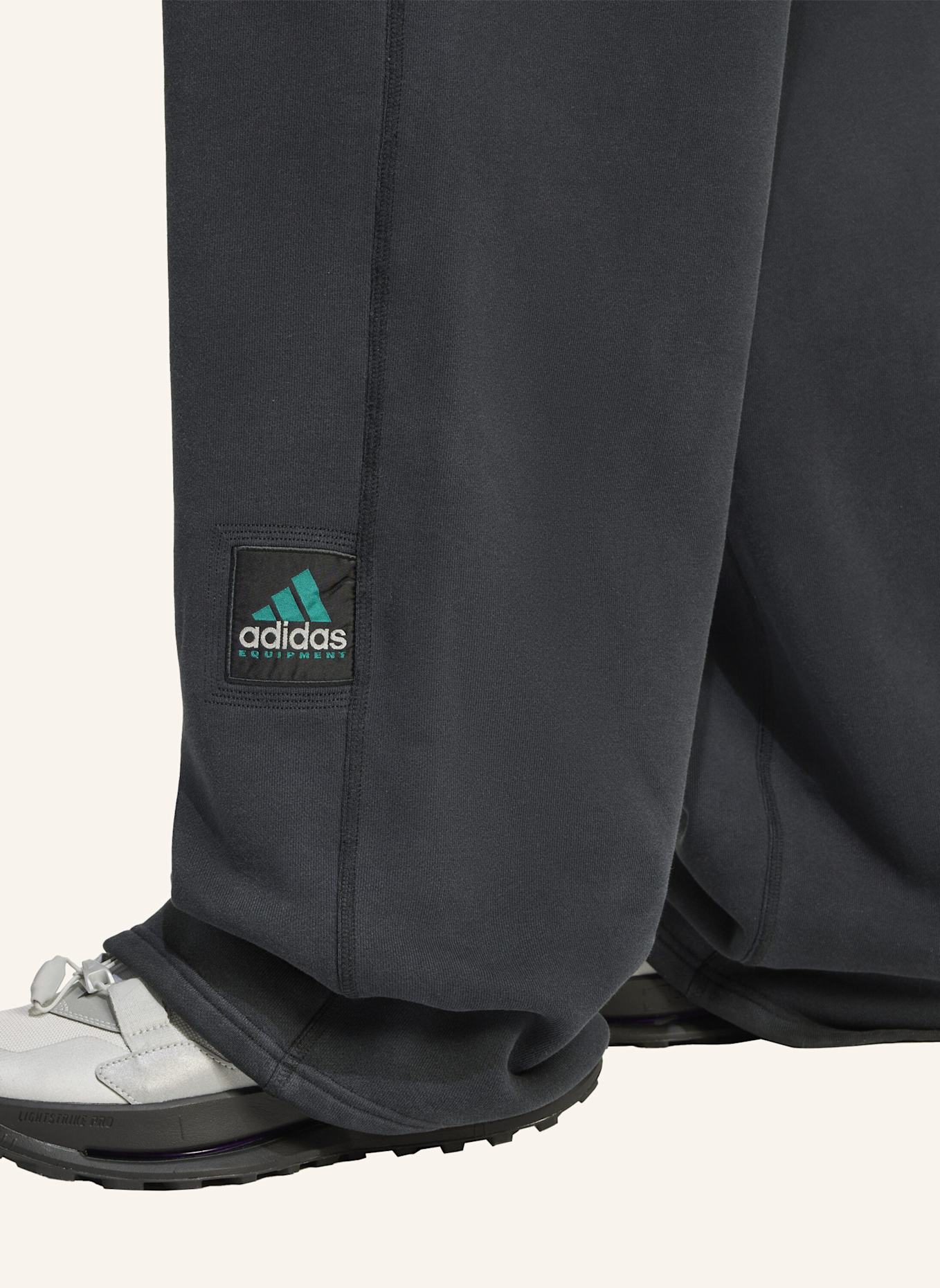 adidas Originals ADIDAS EQUIPMENT OPEN HEM SWEATPANT: SCHWARZ